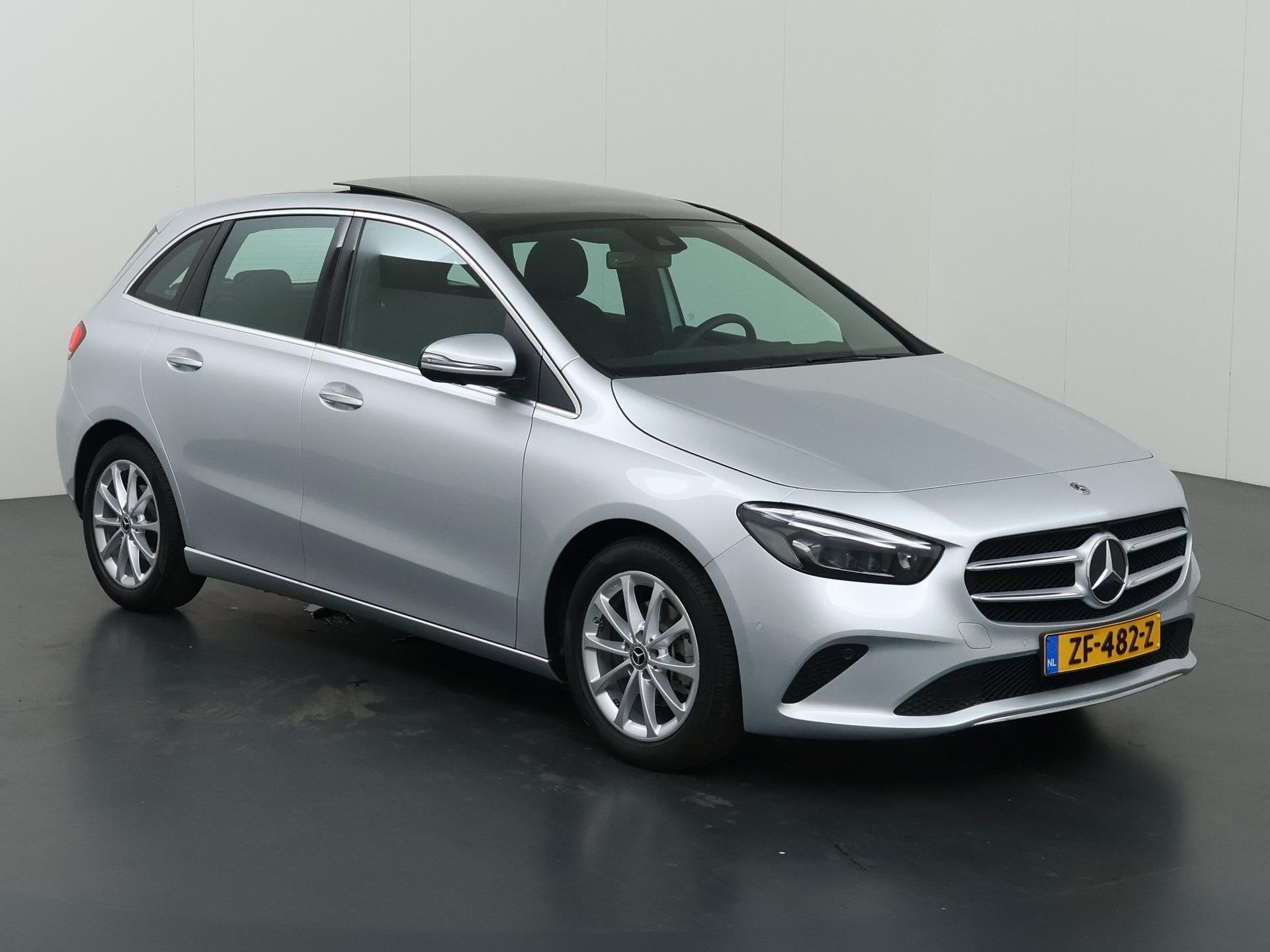 Foto 23 van Mercedes-Benz B-klasse 180 | Panoramadak | Widescreen | Stoe