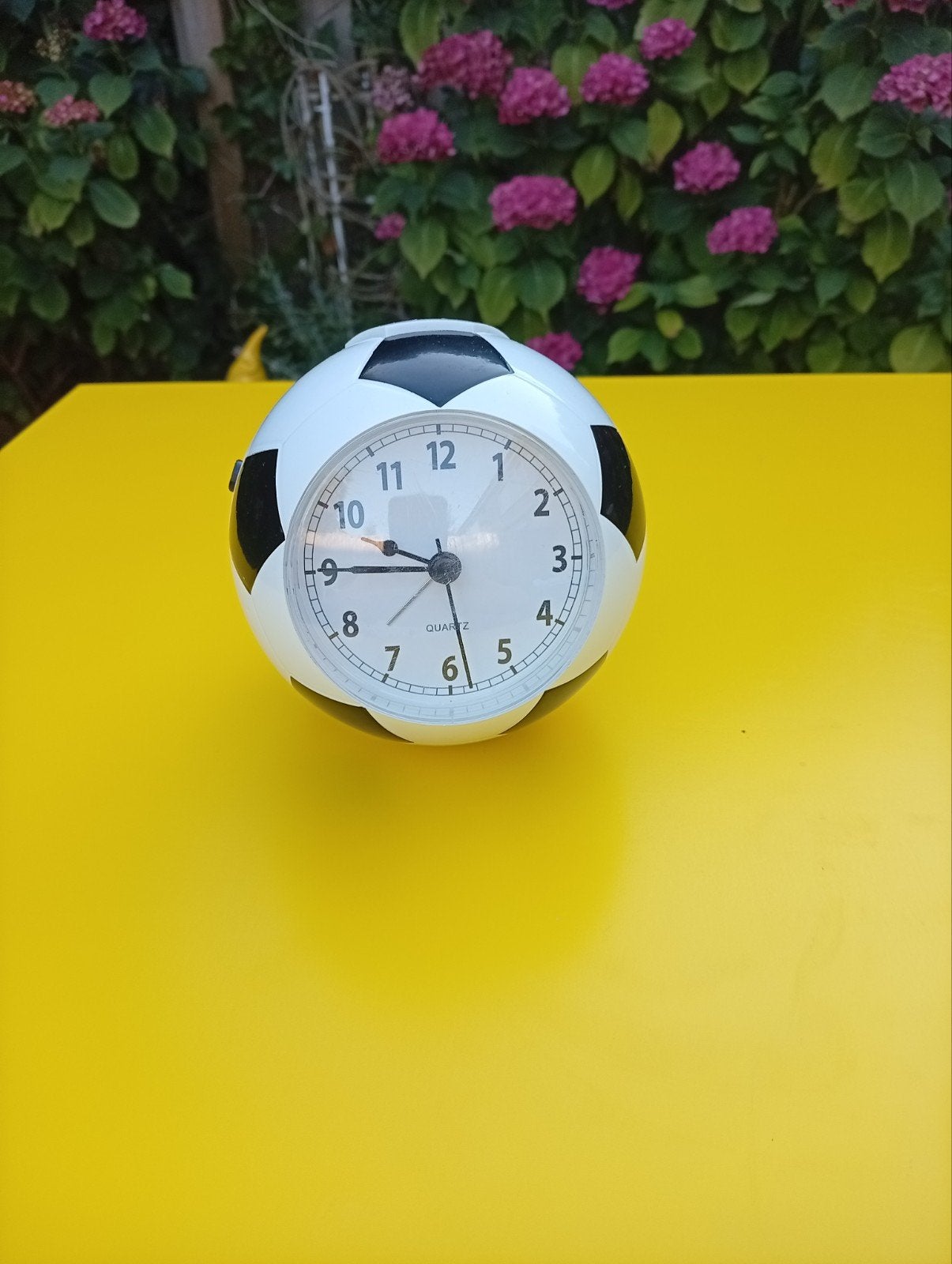 Voetbal Wekker - Analoog - Wit/Zwart, Ophalen of Verzenden, Zo goed als nieuw, Analoog, Wekker