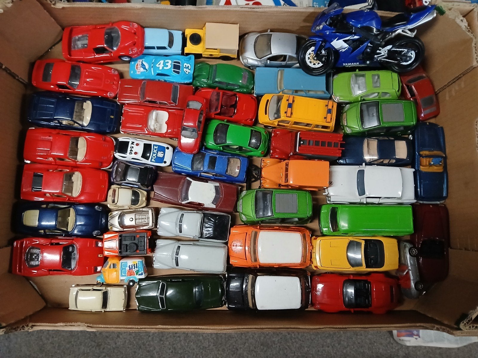 Ds. met ca 50 modelauto's, Ophalen, Auto