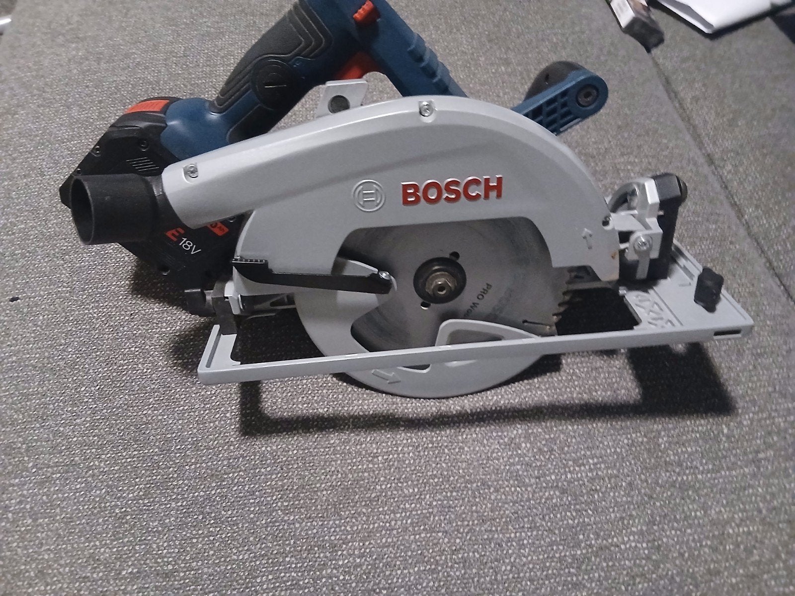 Bosch blauw cirkelzaag 18v, Cirkelzaag, Ophalen of Verzenden, Zo goed als nieuw, 30 tot 70 mm