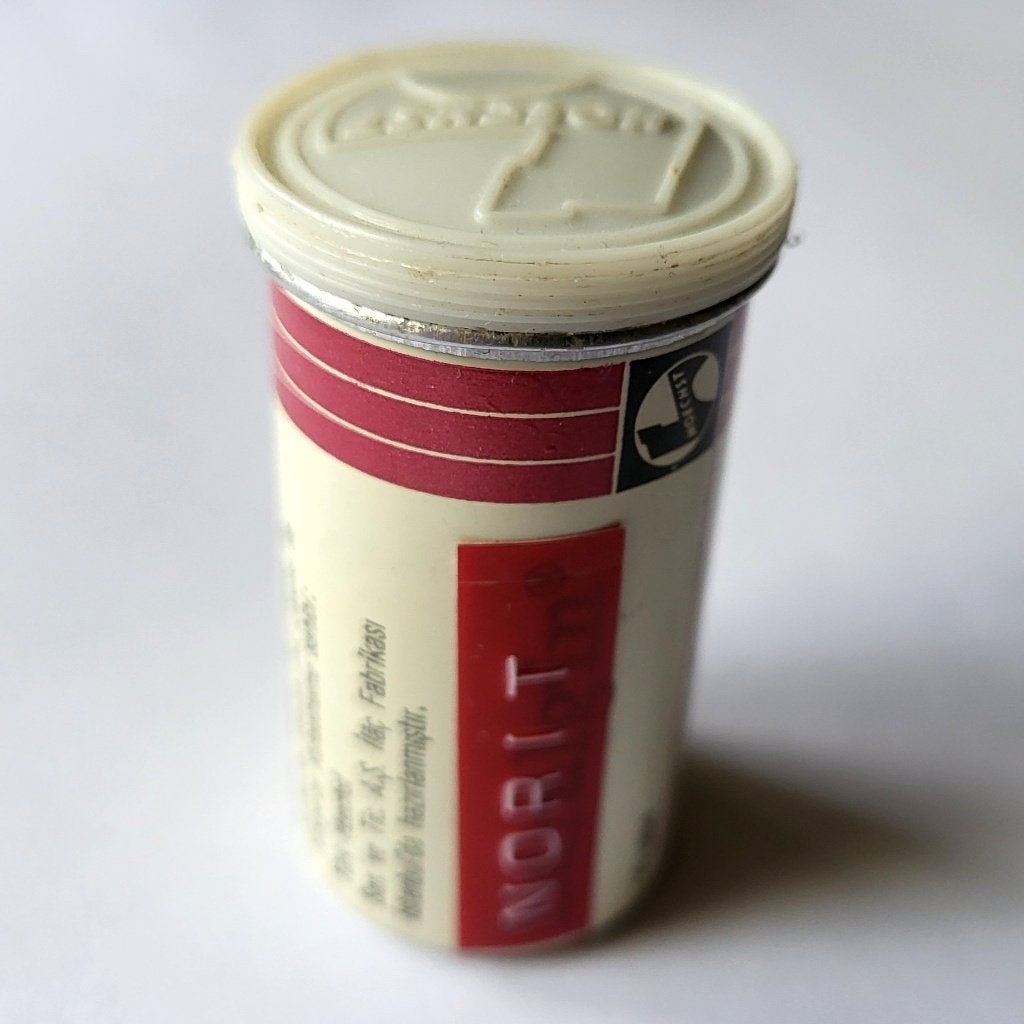 vintage medicijnbusje van Norit, geproduceerd door Hoechst, Ophalen of Verzenden, Zo goed als nieuw, Overige