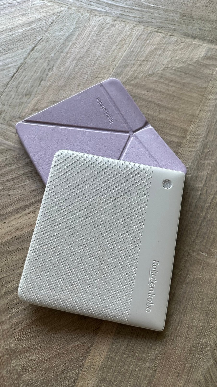 Kobo eReader, Ophalen of Verzenden, Zo goed als nieuw, 10 inch, Bescherming voor- en achterkant