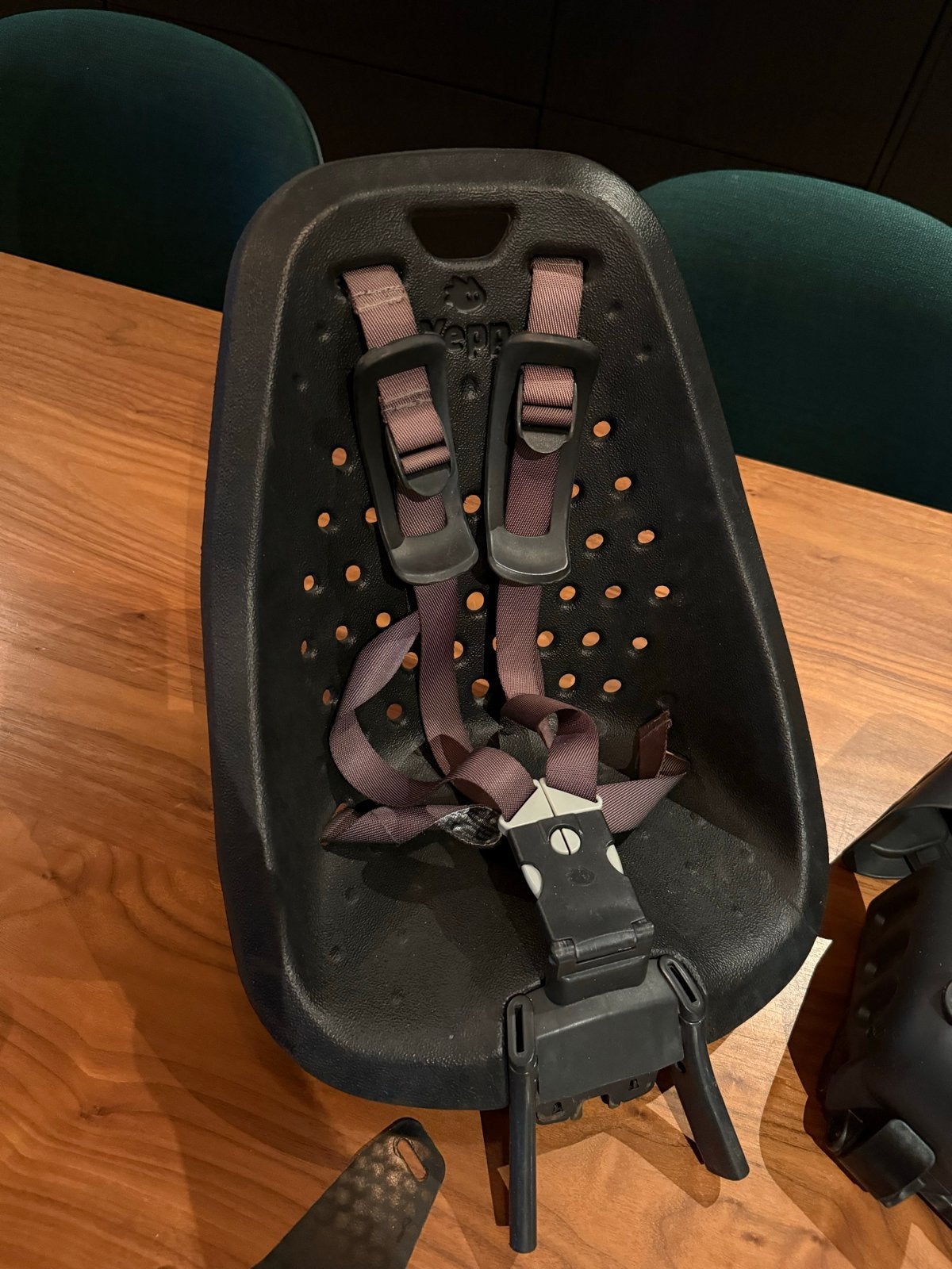 Thule Yepp Mini fietszitje voor + urban arrow mount, Voetsteuntjes, Voorzitje, Ophalen of Verzenden, Zo goed als nieuw