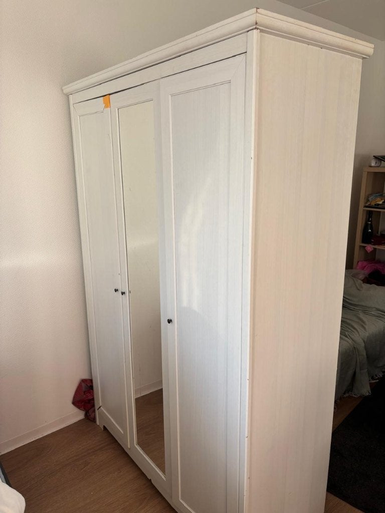 Witte kledingkast met spiegel en drie deuren, Ophalen, Overige materialen, Met deur(en), Gebruikt