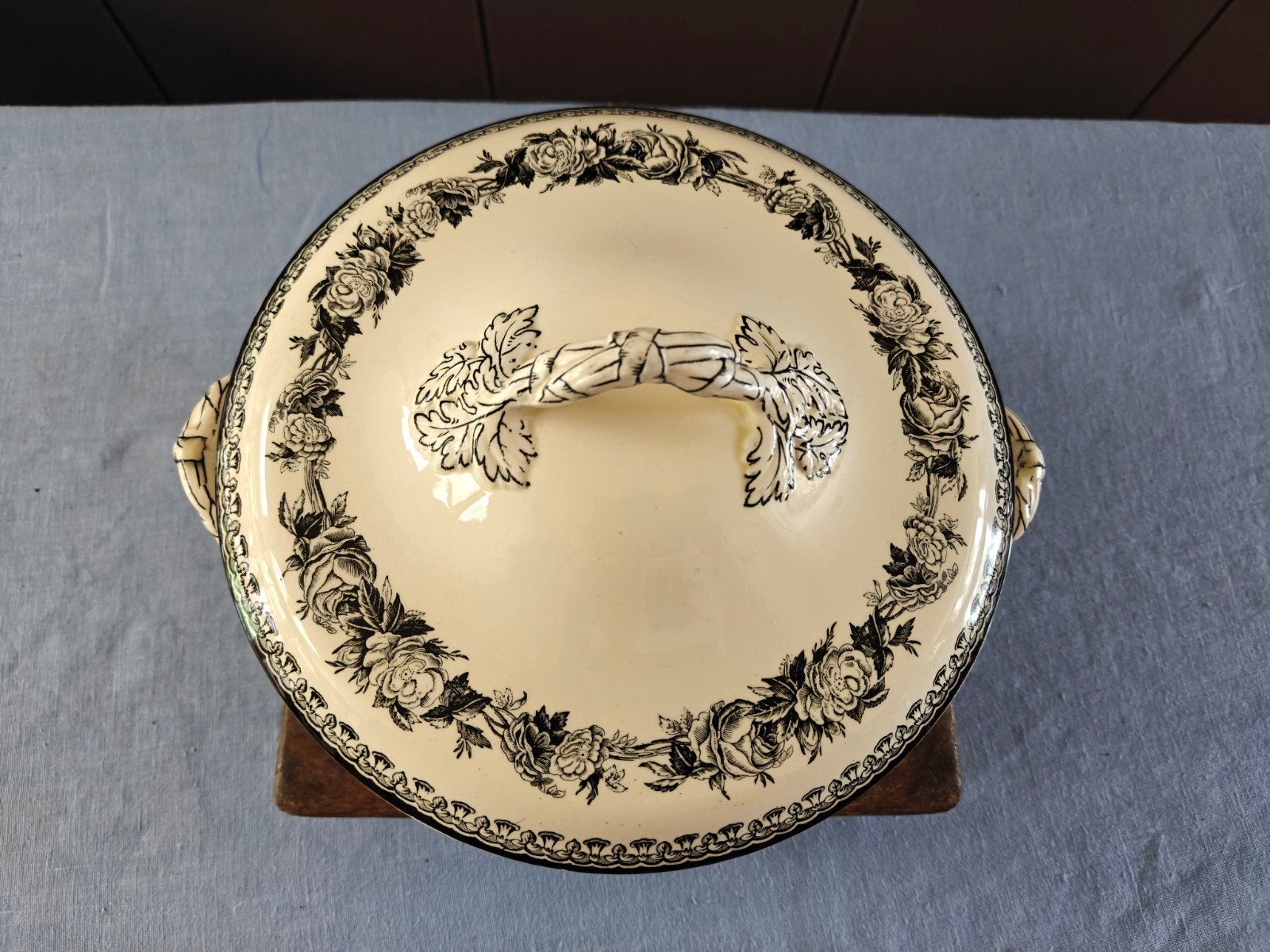 Spode Royal Jasmine England dekschaal, Ophalen of Verzenden