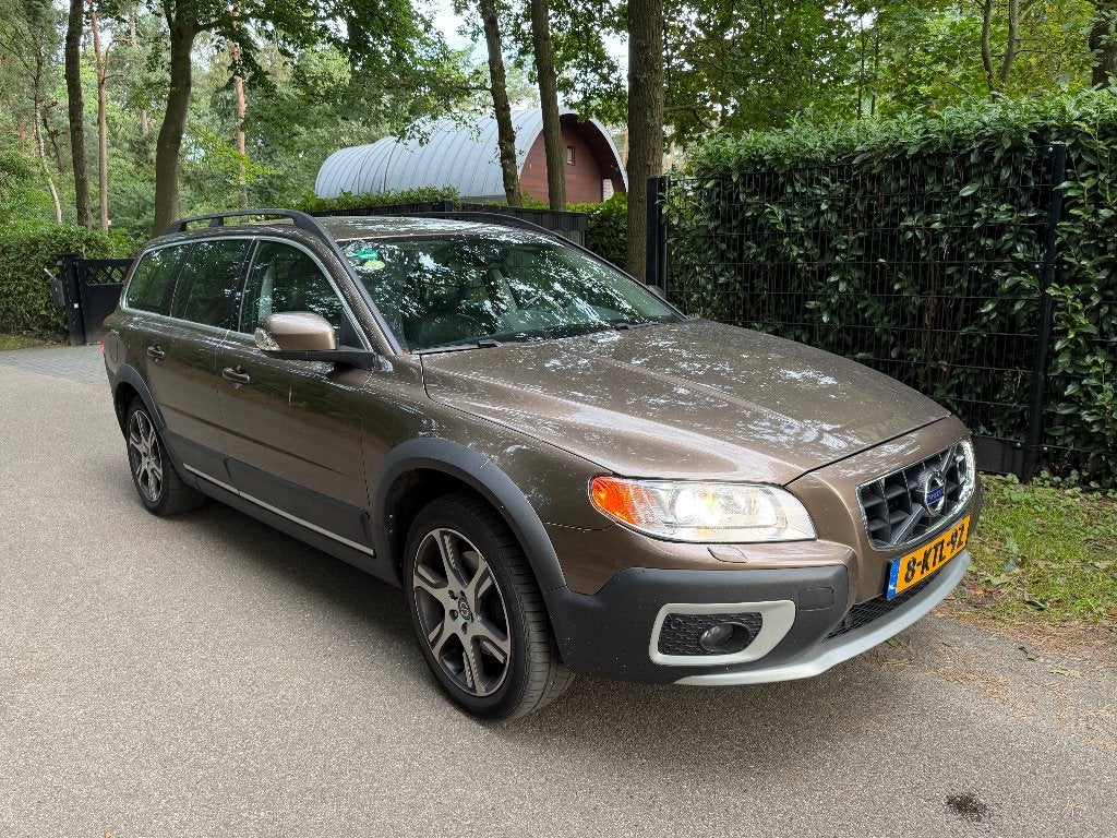 Volvo XC70 2.4 D5 AWD Geartronic 2011 Bruin, Automaat, Euro 5, 15 km/l, Zwart