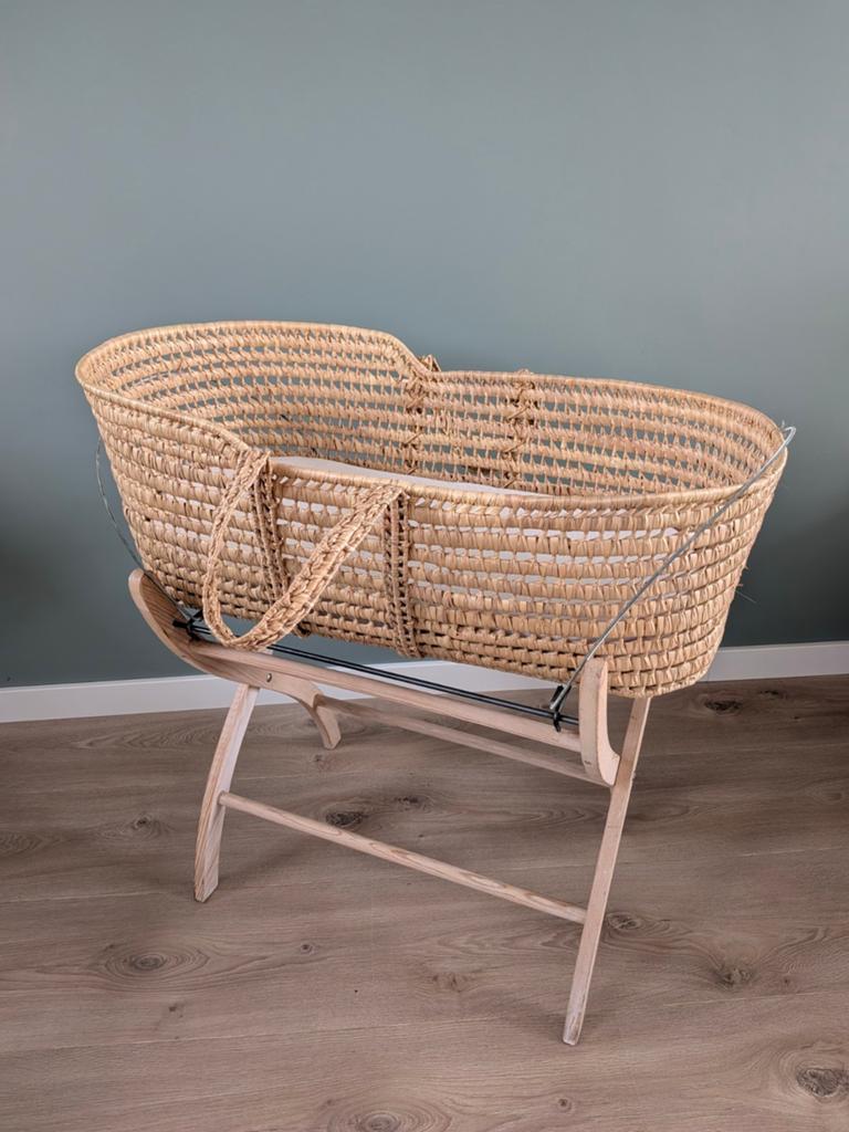 Rieten baby wieg / Mozes mand met onderstel en matras, Ophalen, Gebruikt, Wieg