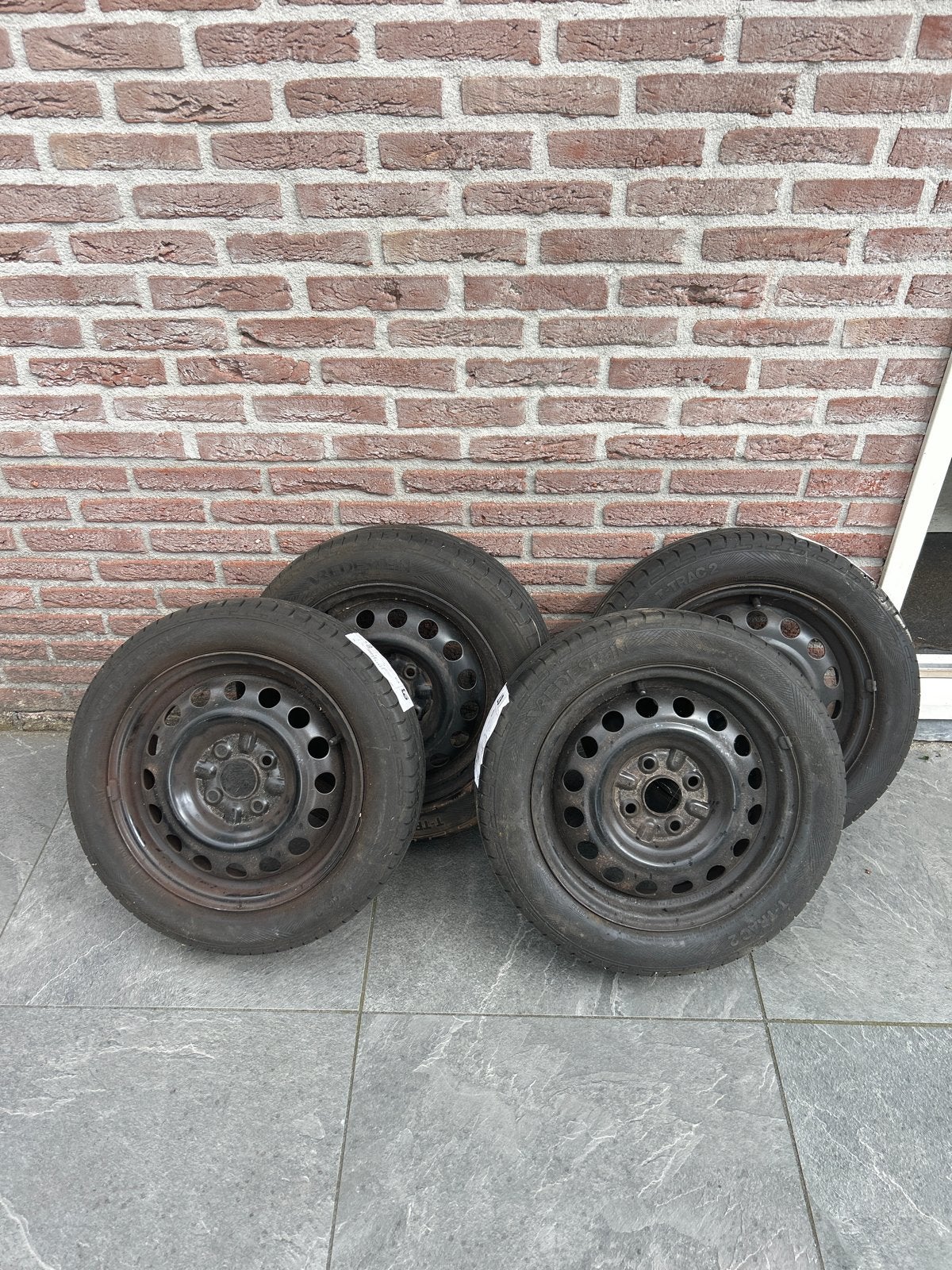 Toyota Aygo 2008, 4 gebruikte zomerbanden met stalen velgen, Auto-onderdelen, Banden en Velgen, Ophalen, 14 inch, Gebruikt, 155 mm