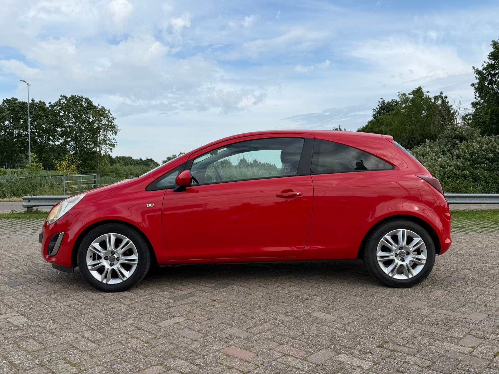 Opel Corsa LPG Business-Edition | 196900 KM | 2012 | Rood, Voorwielaandrijving, 83 pk, Zwart, 4 cilinders
