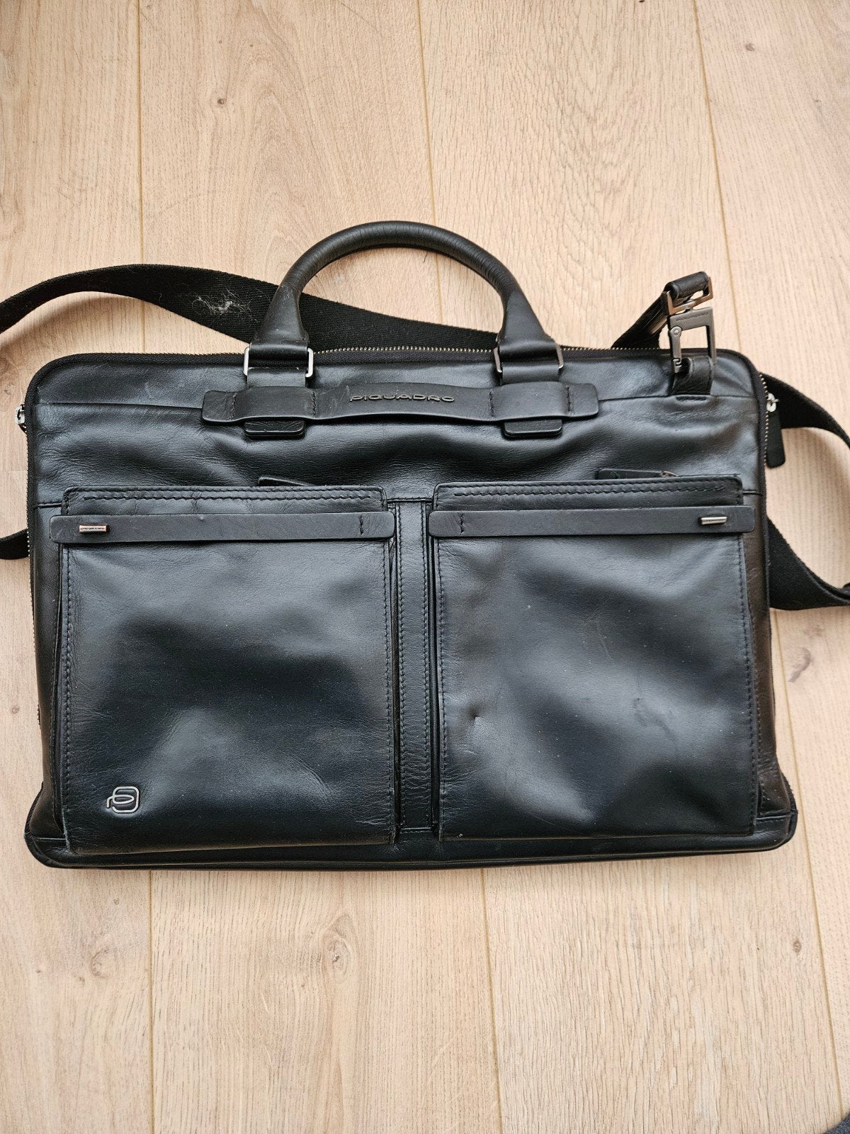 Piquadro Laptoptas Leer Zwart, Computers en Software, Laptoptassen, Zo goed als nieuw, Meerdere vakken, Zwart, Ophalen of Verzenden