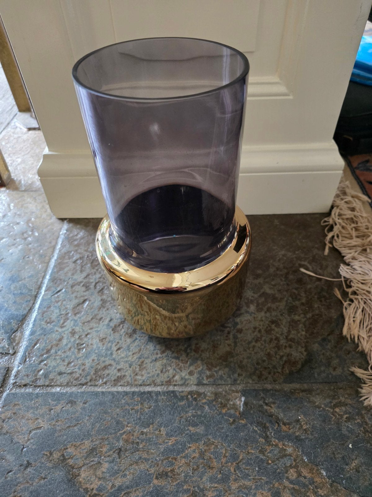Polspotten vaas goudkleurig met grijs glas, Huis en Inrichting, Ophalen of Verzenden, Zo goed als nieuw, Goud, Glas