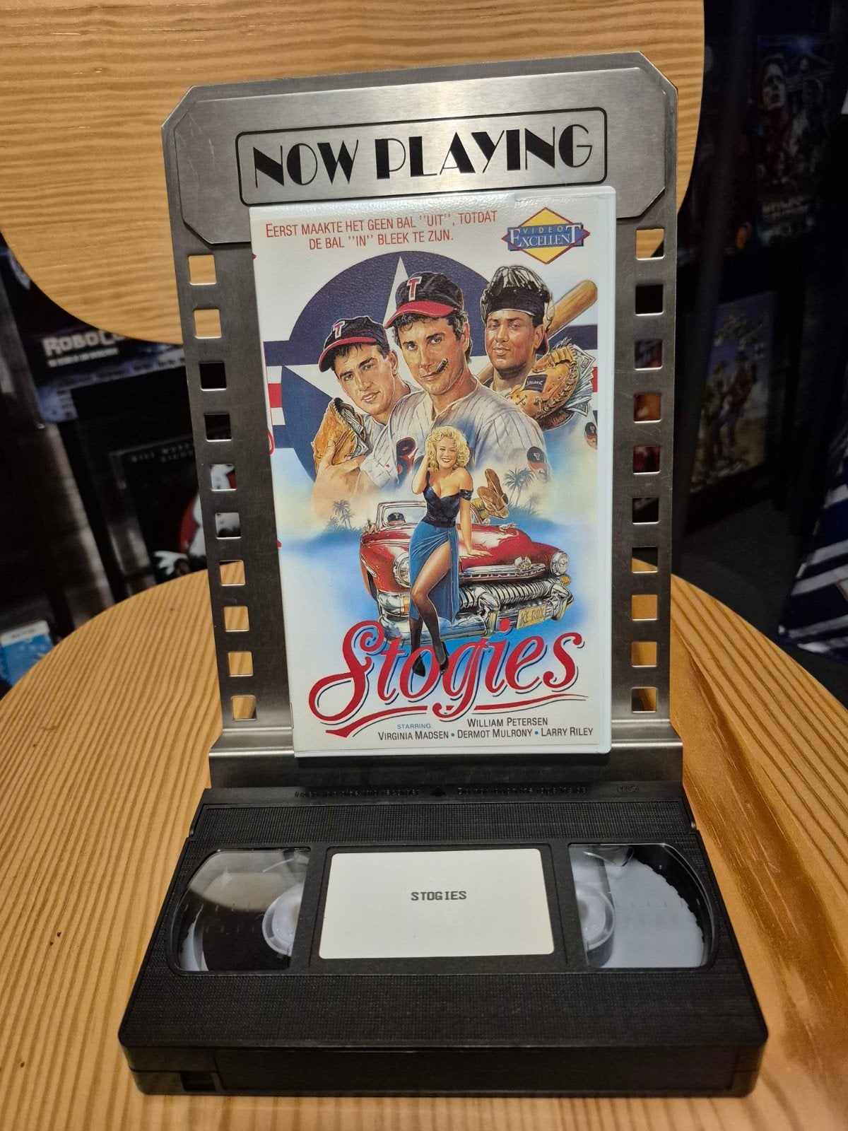 VHS Stogies - Nederlands ondertiteld, Nederlands ondertiteld, Gebruikt, Ophalen of Verzenden, Komedie