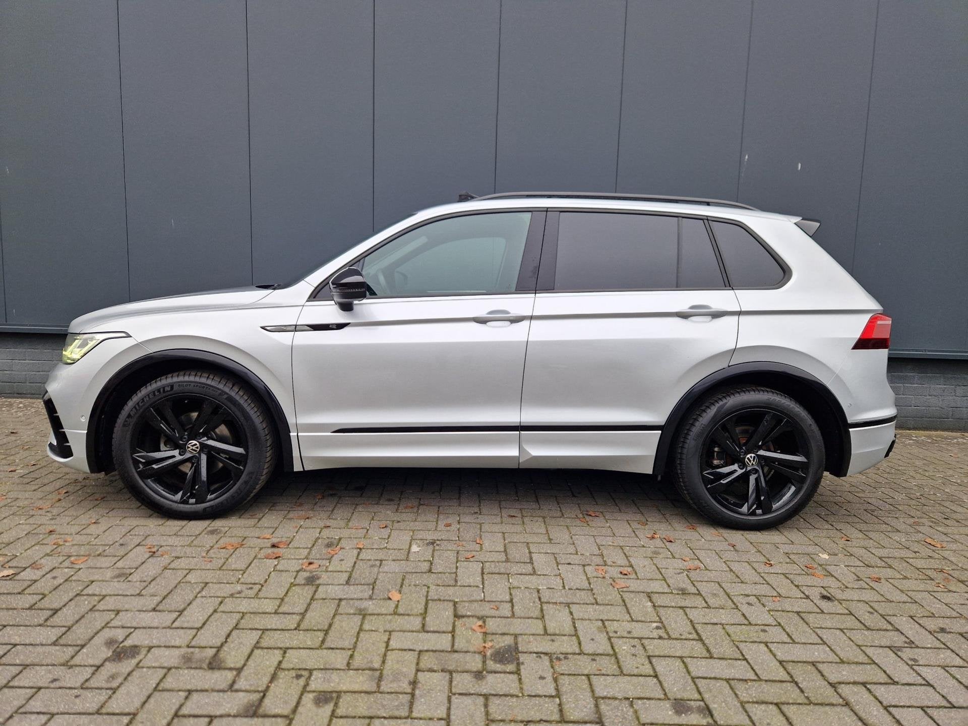 Volkswagen TIGUAN 1.5 TSI Dsg 2x R-Line Pano Full!, Auto's, Euro 6, 4 cilinders, Bedrijf, SUV of Terreinwagen