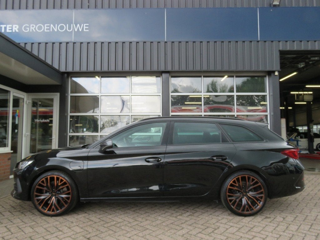 Cupra LEON SPORTSTOURER 1.4 e-Hybrid 245pk COPPER ED. / 19 I, Auto's, Gebruikt, 4 cilinders, Leon, Zwart