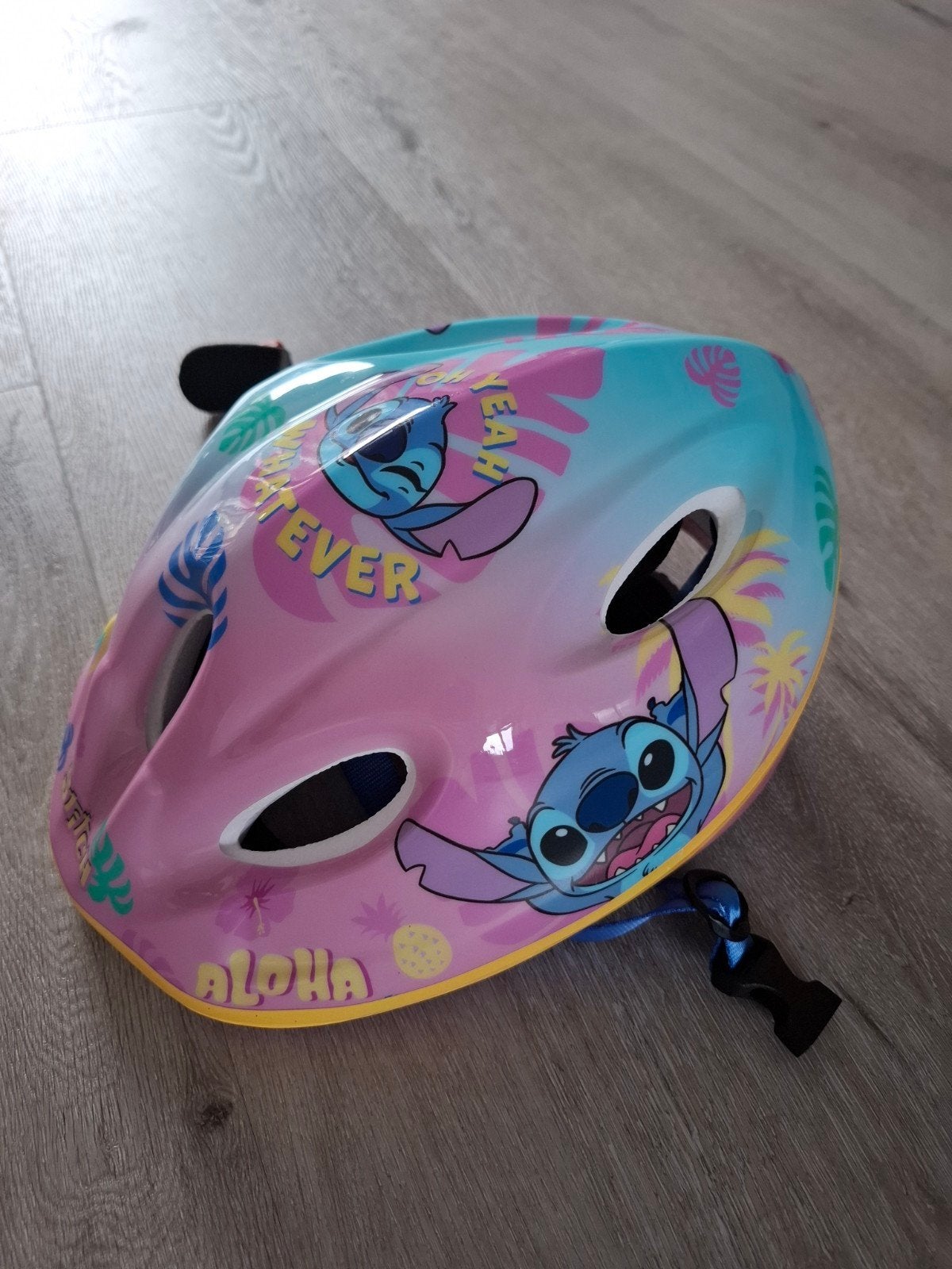 Stitch fietshelm maat M (52-56cm) - Nieuwstaat!, Fietsen en Brommers, Fietsaccessoires | Fietshelmen, Ophalen, Stitch, M, Jongen of Meisje