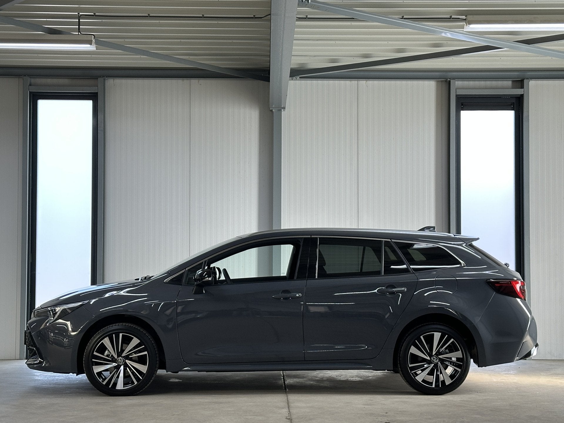 Toyota Corolla Touring Sports Hybrid 140 Dynamic | Acc | Cam, Auto's, Stof, Gebruikt, Zwart, 4 cilinders