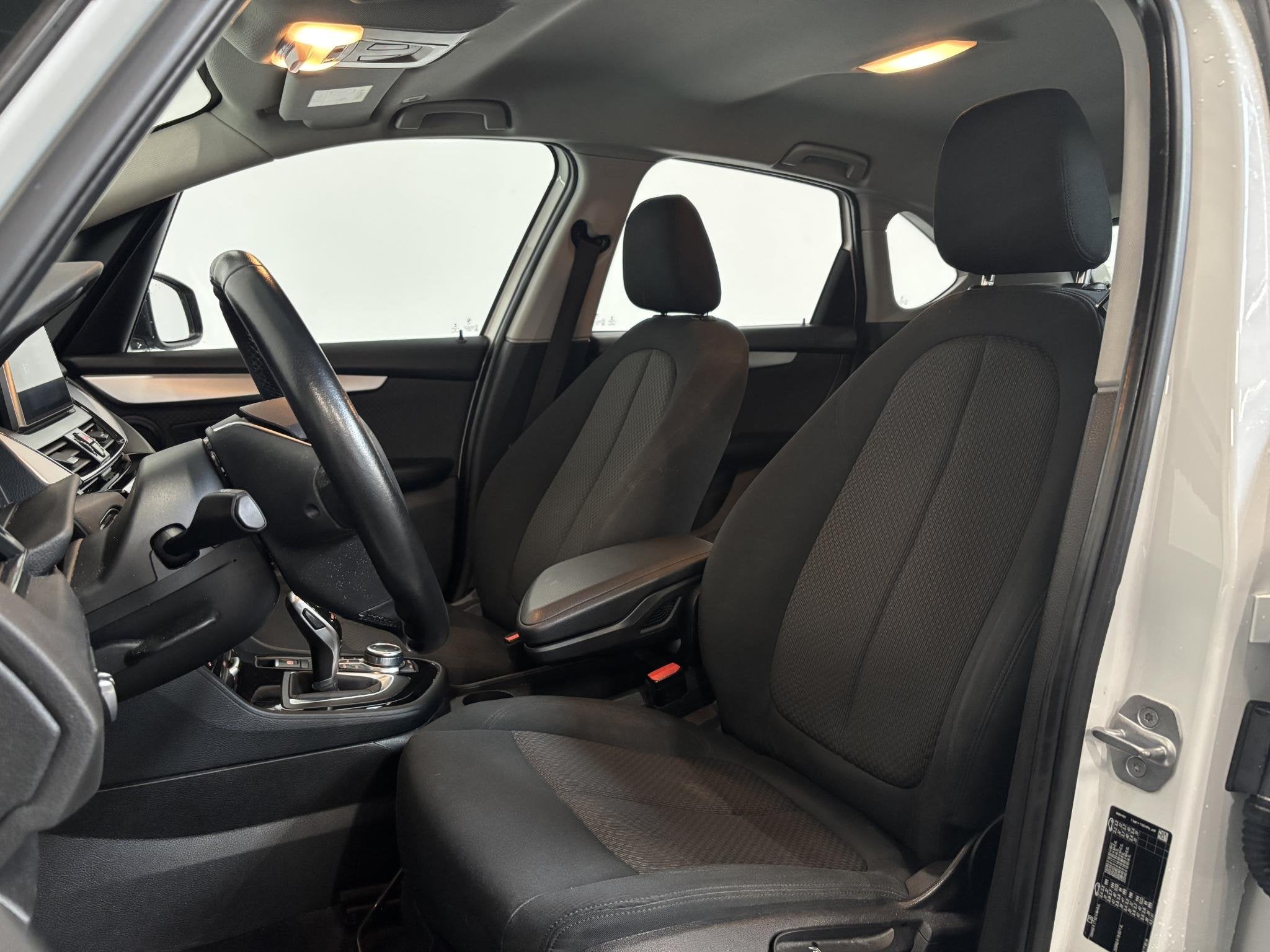 BMW 2-serie Active Tourer 218i Corporate Lease Executive Nav, Auto's, Stof, Gebruikt, Wit, Origineel Nederlands
