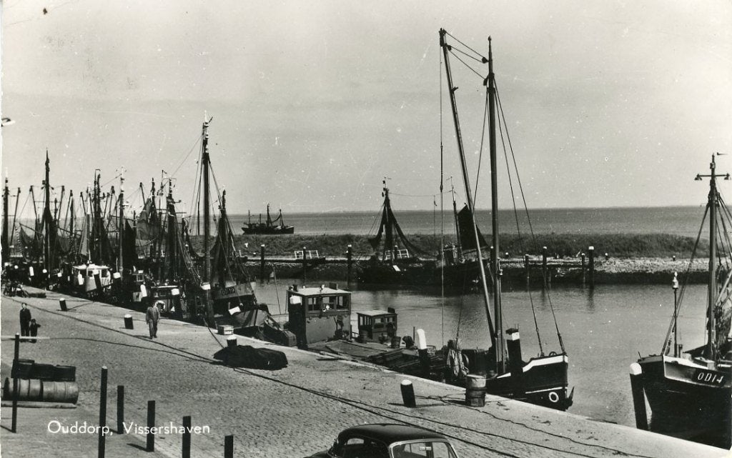 OUDDORP - Vissershaven 1960 (VC043), Verzamelen, Ansichtkaarten | Nederland, Verzenden, 1940 tot 1960, Gelopen, Zuid-Holland