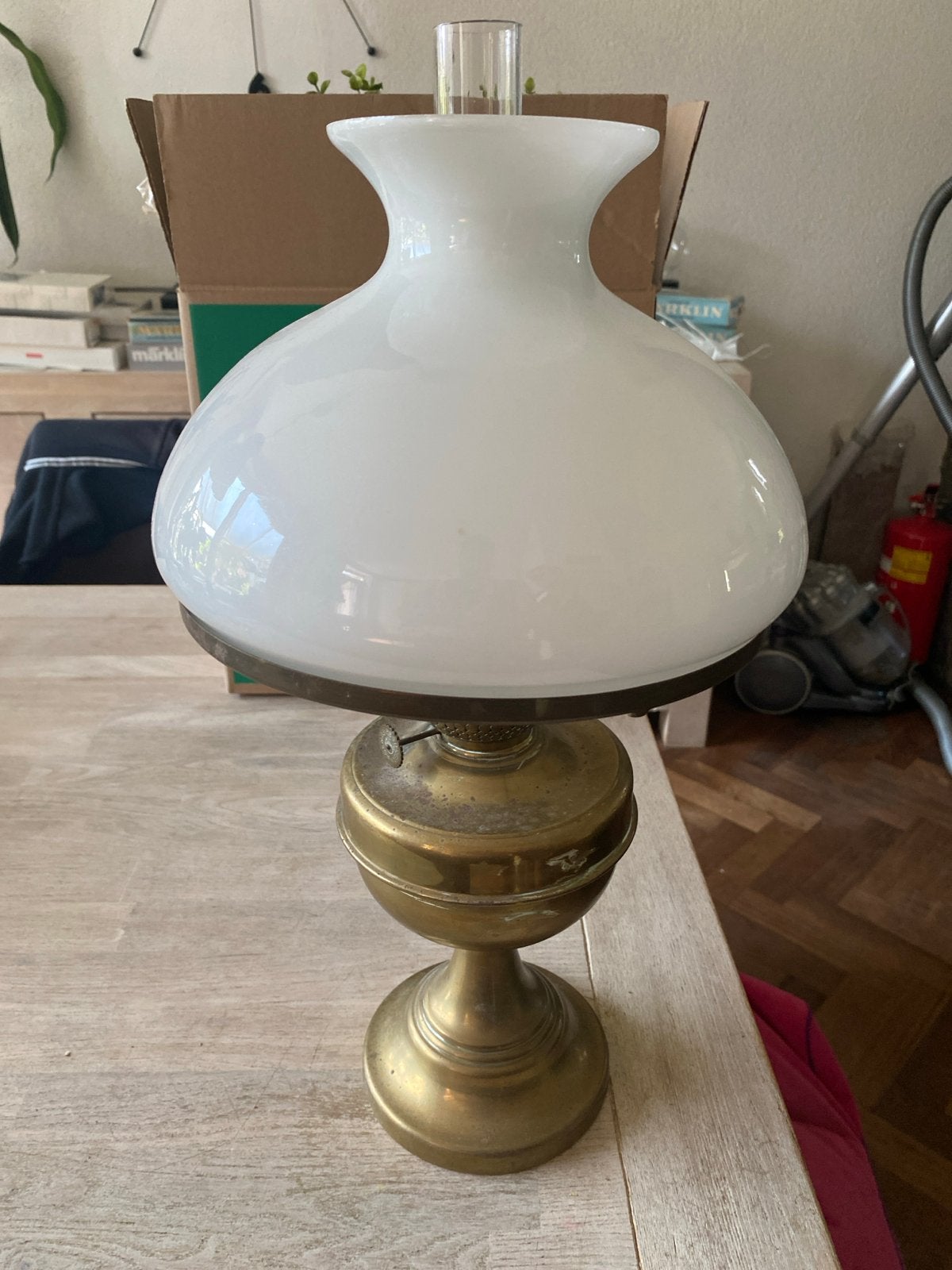 Antieke Messing Olielamp met Melkglas Kap, Ophalen