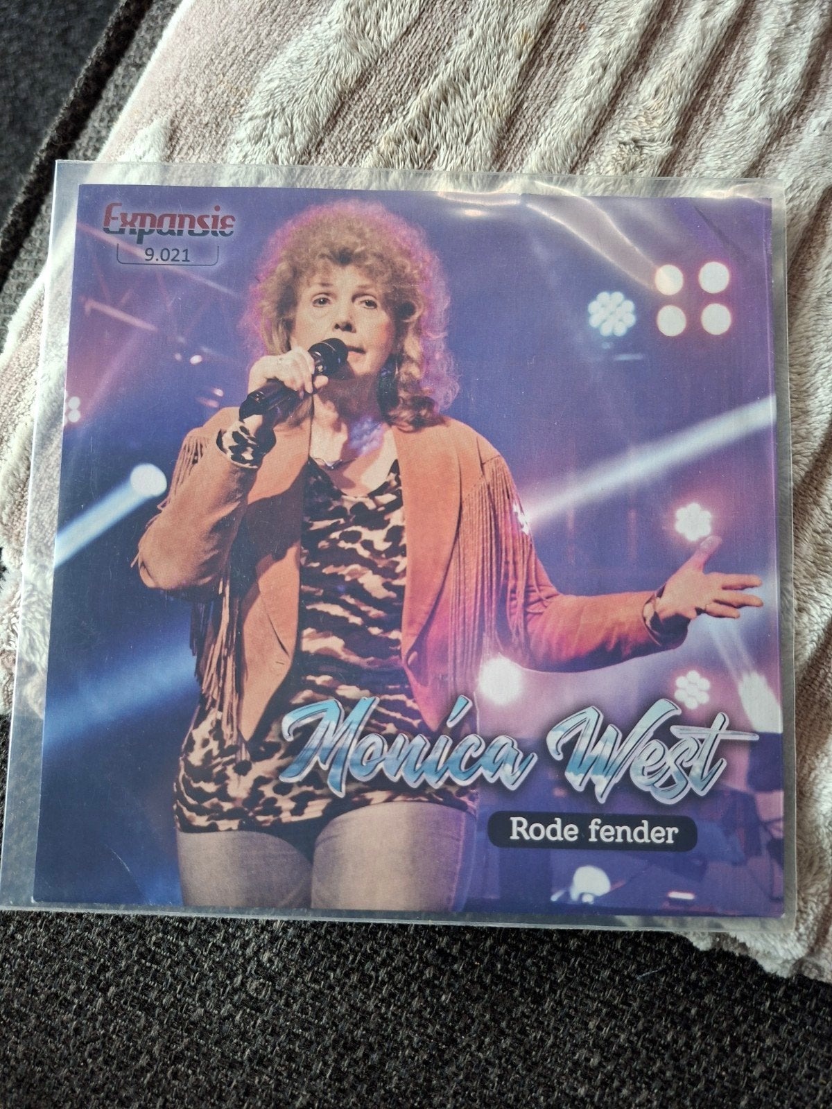 Monica west rode fender, Ophalen of Verzenden, Zo goed als nieuw, Overige formaten, Levenslied of Smartlap