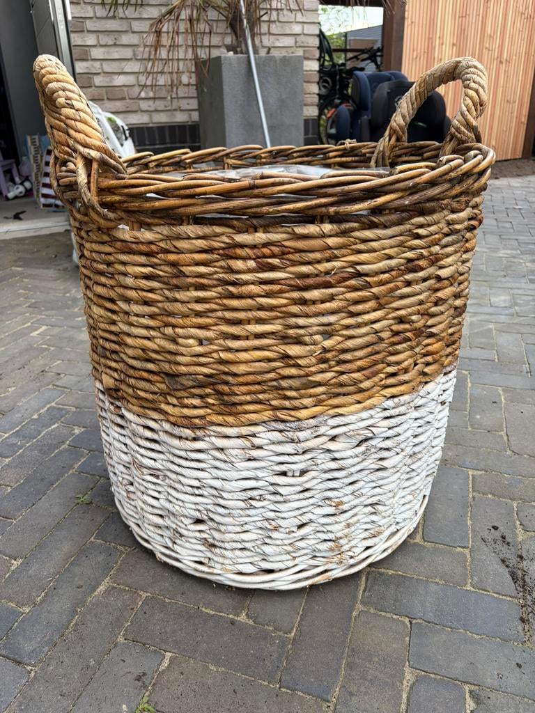 Intratuin mand, Ophalen, Zo goed als nieuw, Rond, Riet