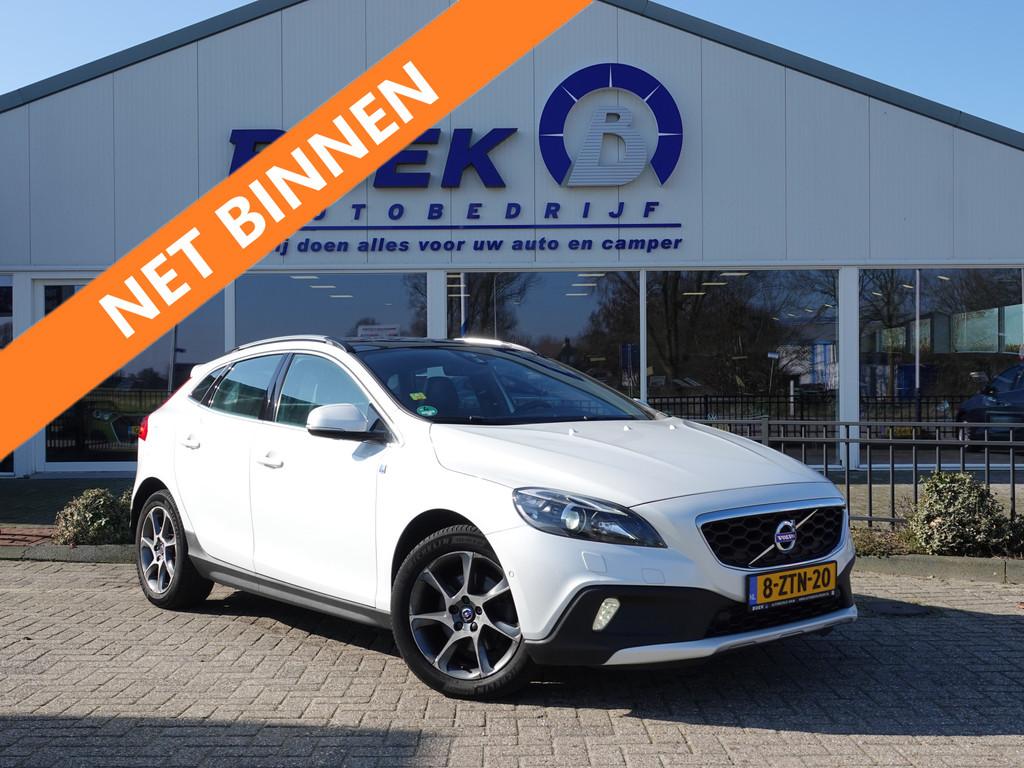 Volvo V40 Cross Country 1.6 T4 180PK Ocean Race PANO | VOL L, Auto's, Volvo, Voorwielaandrijving, Gebruikt, 4 cilinders, 179 pk
