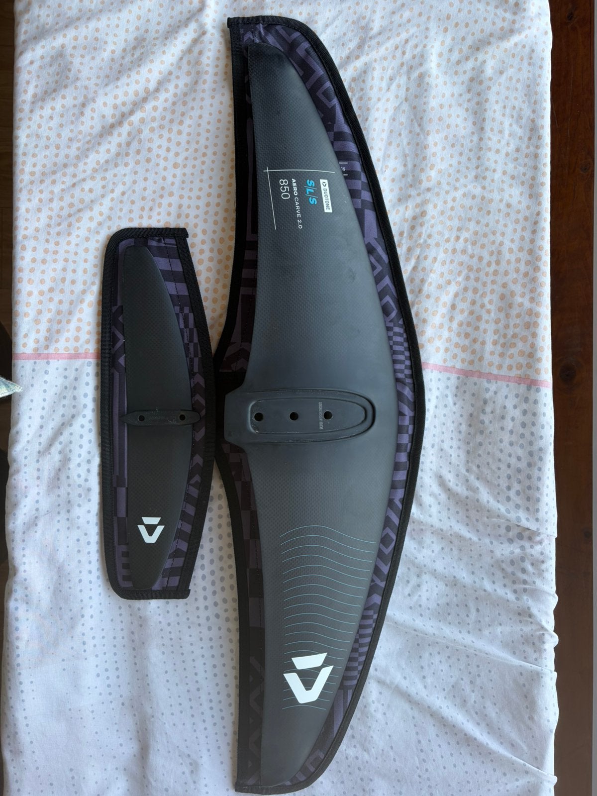 Duotone Carve 2.0 front 800 met 180 backwing, Watersport en Boten, Foil, Ophalen of Verzenden, Zo goed als nieuw, 15 m²