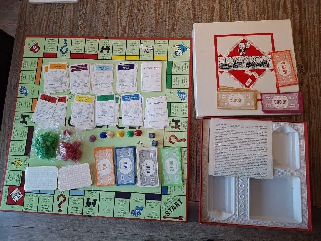 Complete vintage monopoly, Hobby en Vrije tijd, Gezelschapsspellen | Bordspellen, Ophalen of Verzenden, Zo goed als nieuw