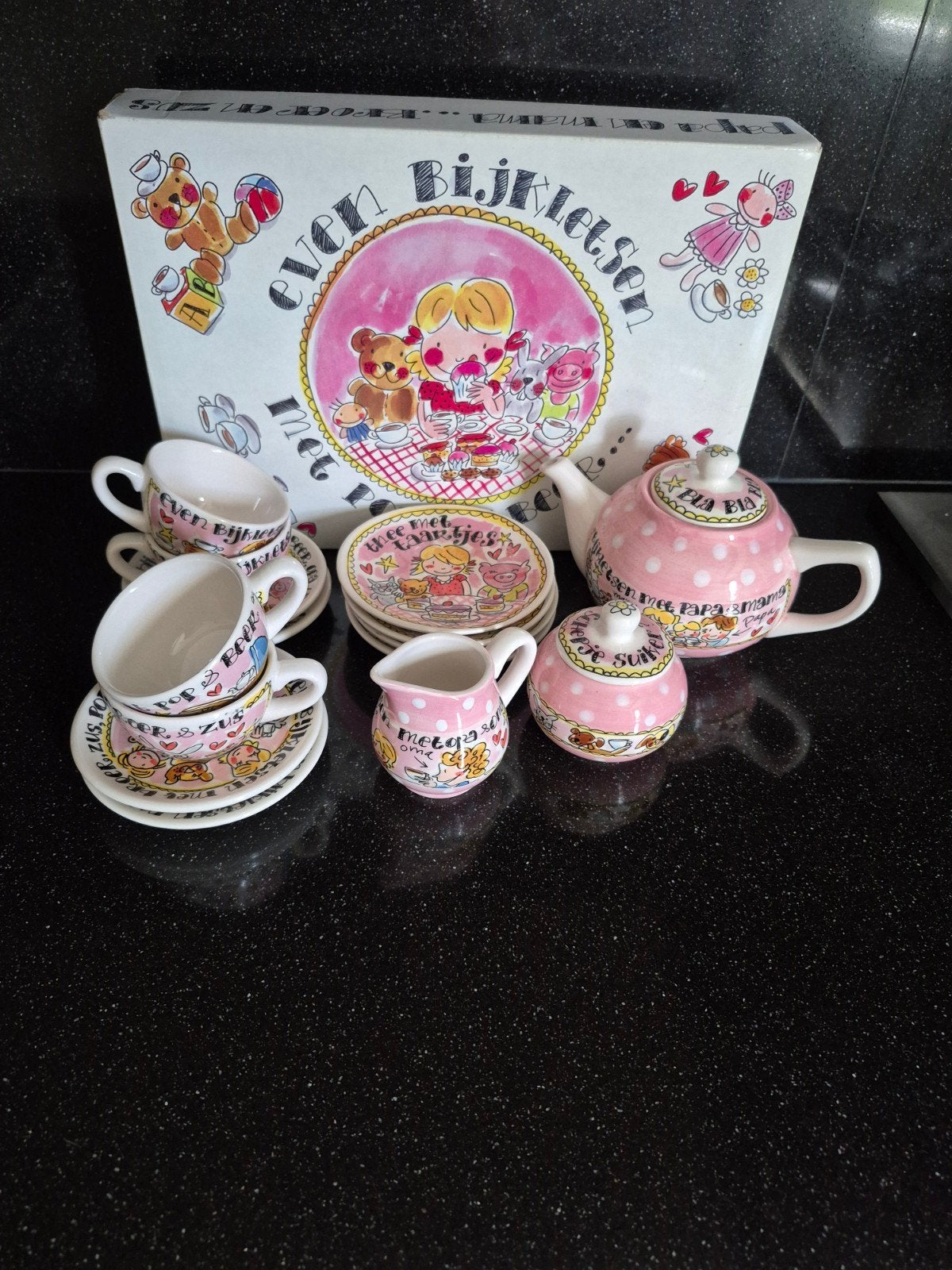 Blond Amsterdam even bijkletsen kinderservies pop en beer, Ophalen, Blond Amsterdam, Zo goed als nieuw, Kop(pen) en/of Schotel(s)