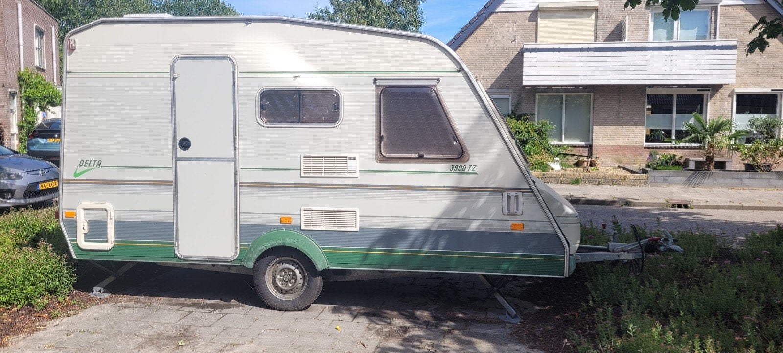 Delta 3900 TZ – lichte, goed onderhouden caravan | nette sta, Koelkast, Treinzit, Particulier, Delta