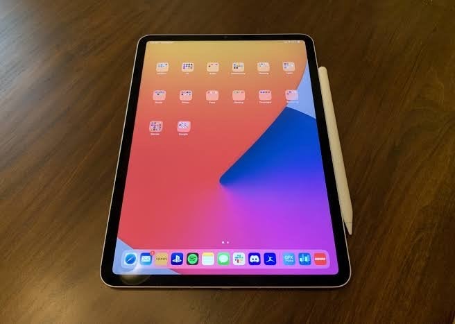 Apple iPad Pro 11 inch (M1) 128GB Wi-Fi + apple pencil, Zwart, 11 inch, Ophalen of Verzenden, Zo goed als nieuw