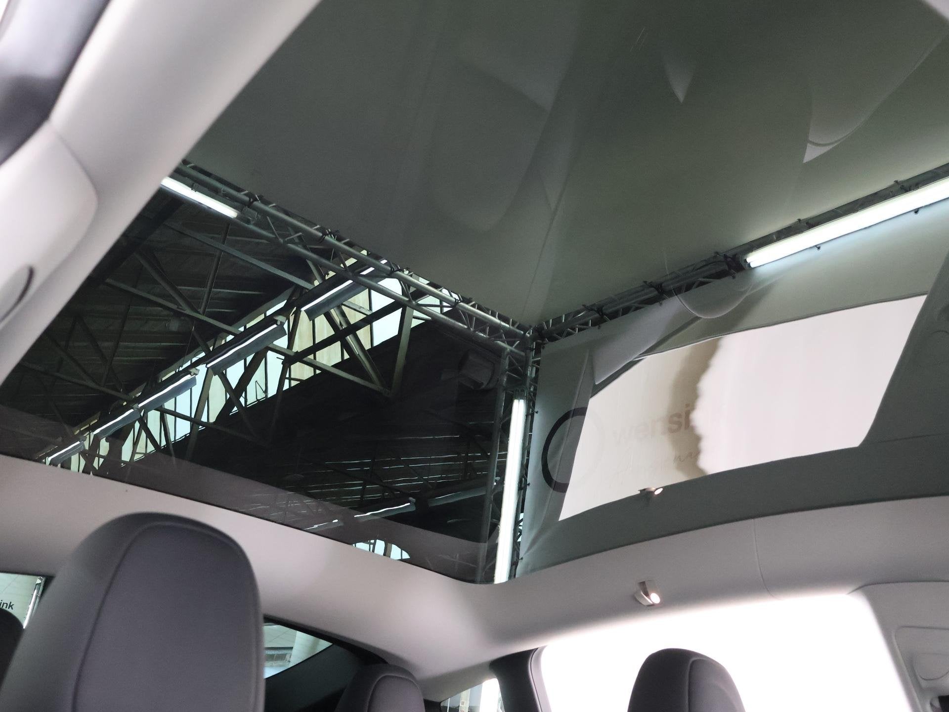 Foto 12 van Tesla Model Y RWD 58 kWh | Panoramadak | 360° Camera | Stoe