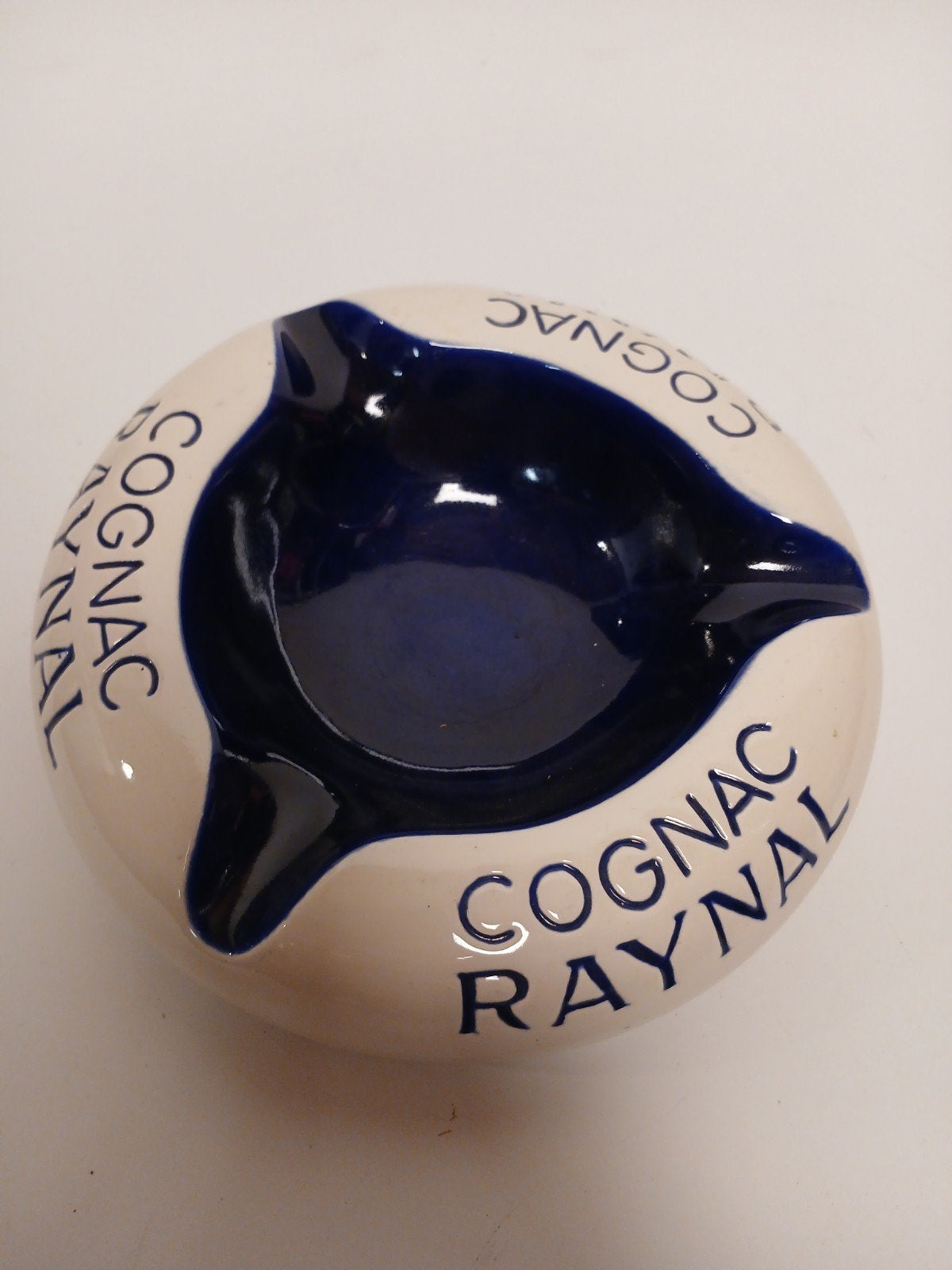 Cognac raynal design asbak blauw wit, Ophalen of Verzenden, Zo goed als nieuw, Gebruiksvoorwerp