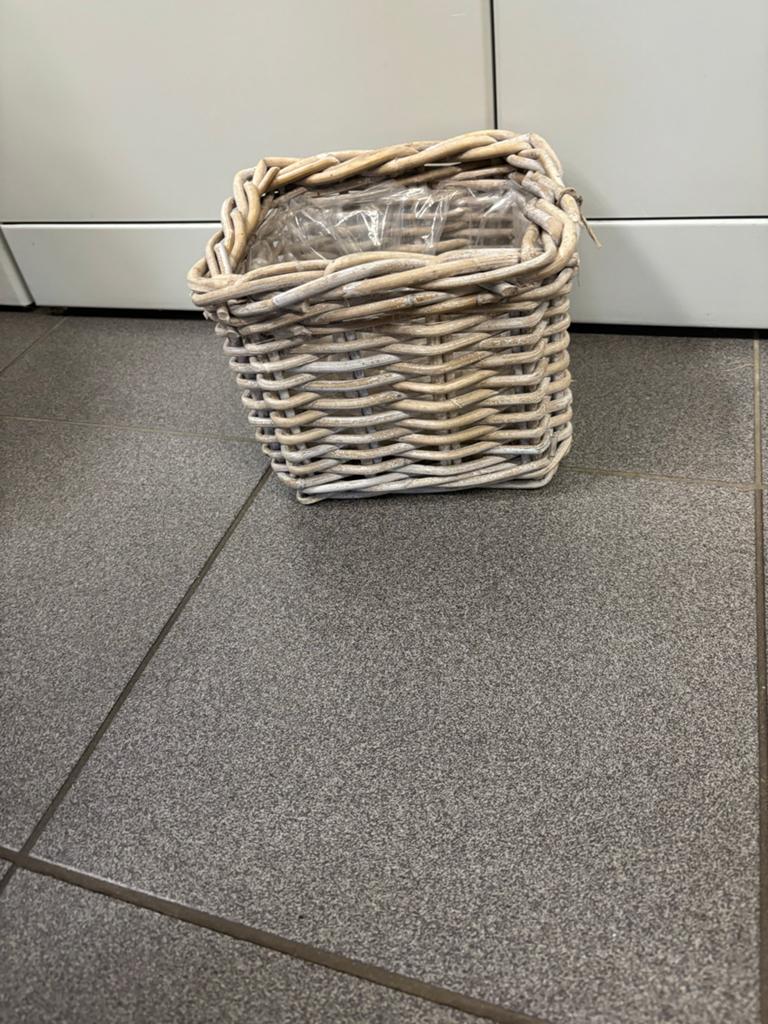 Rotan bloempot met plastic binnenvoering, Ophalen, Overige materialen, Gebruikt, Vierkant