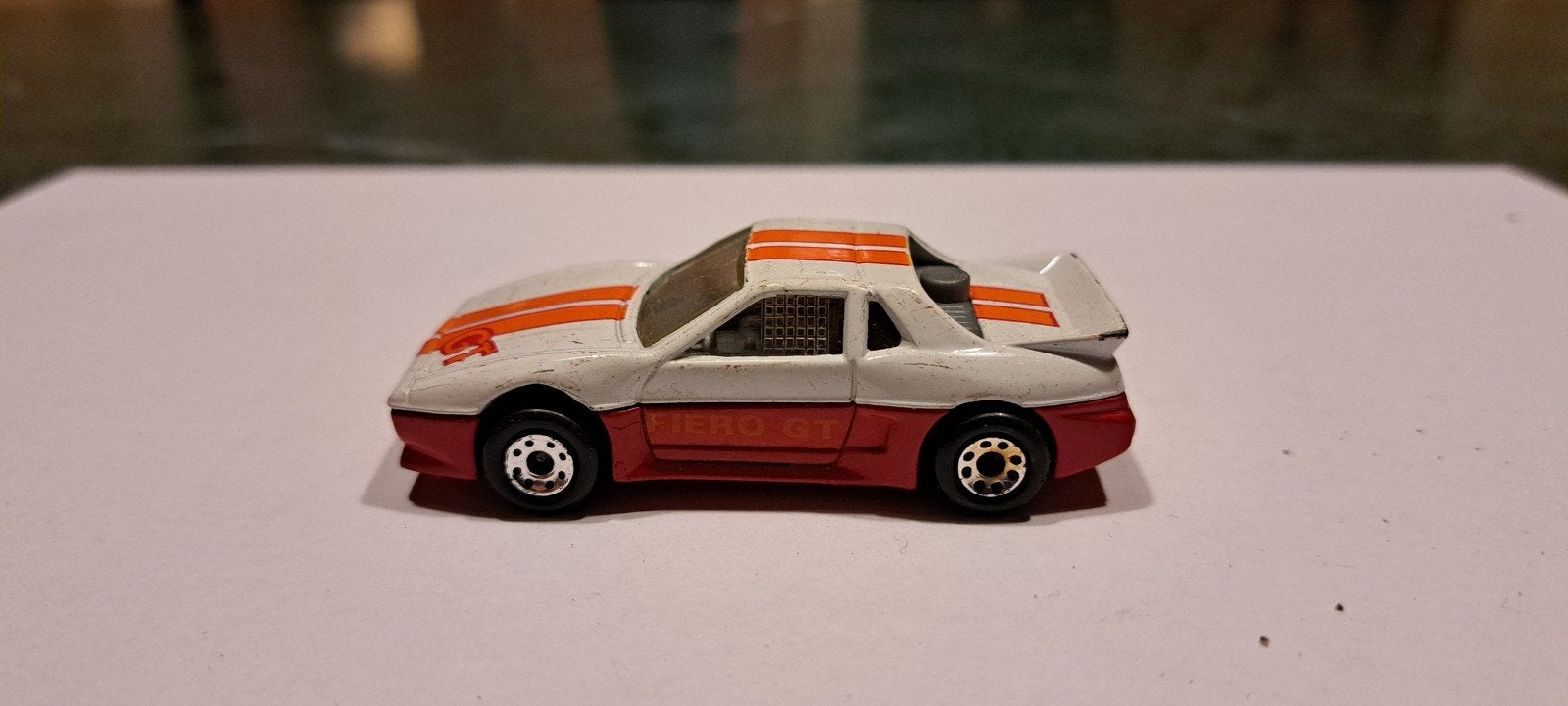 pontiac fiero 1985 1:64 matchbox, Hobby en Vrije tijd, Modelauto's | Overige schalen, Ophalen of Verzenden, Auto