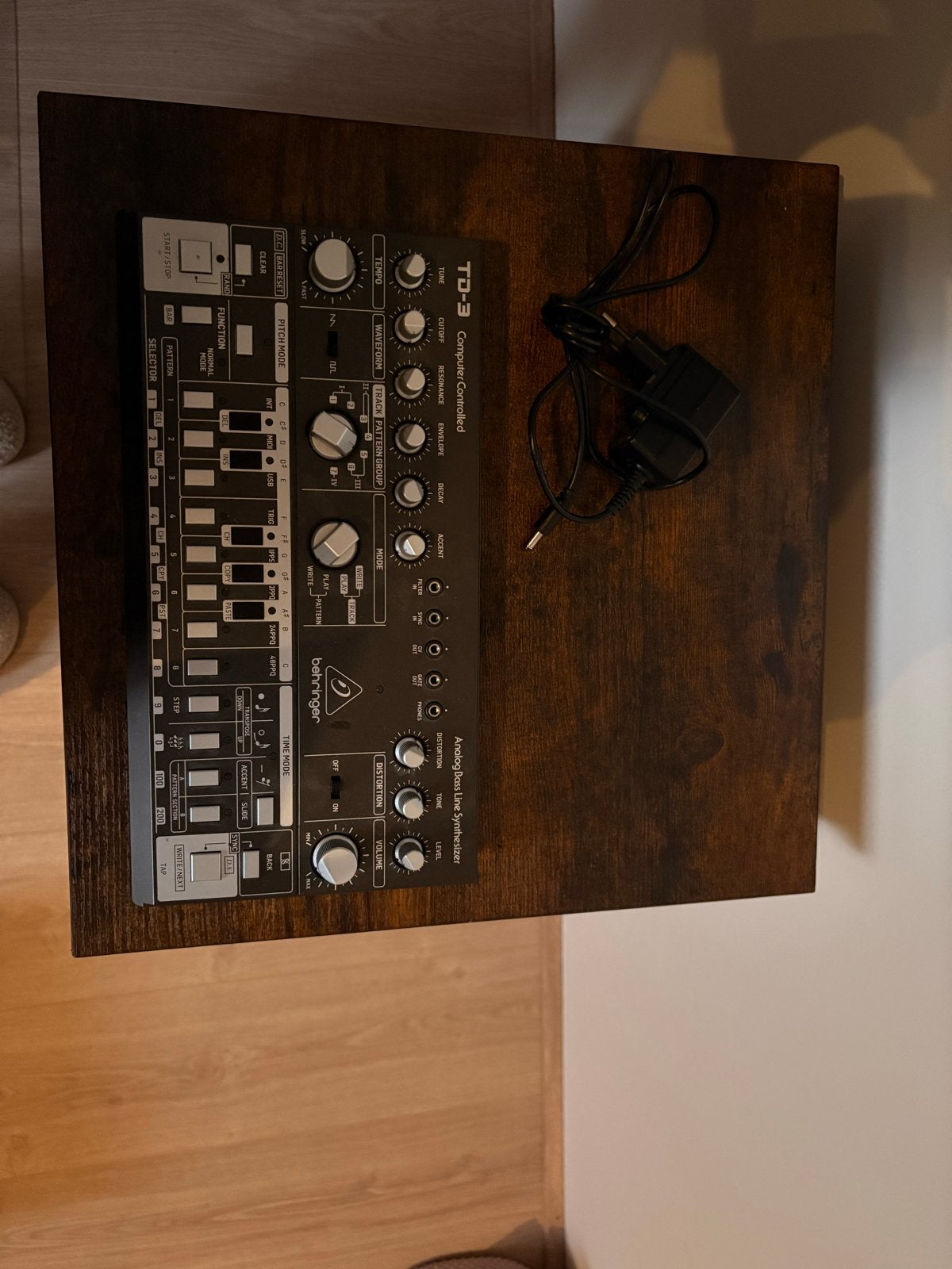 Behringer TD-3 Analoge Bass Line Synthesizer, Muziek en Instrumenten, Synthesizers, Overige merken, Zo goed als nieuw, Met midi-aansluiting