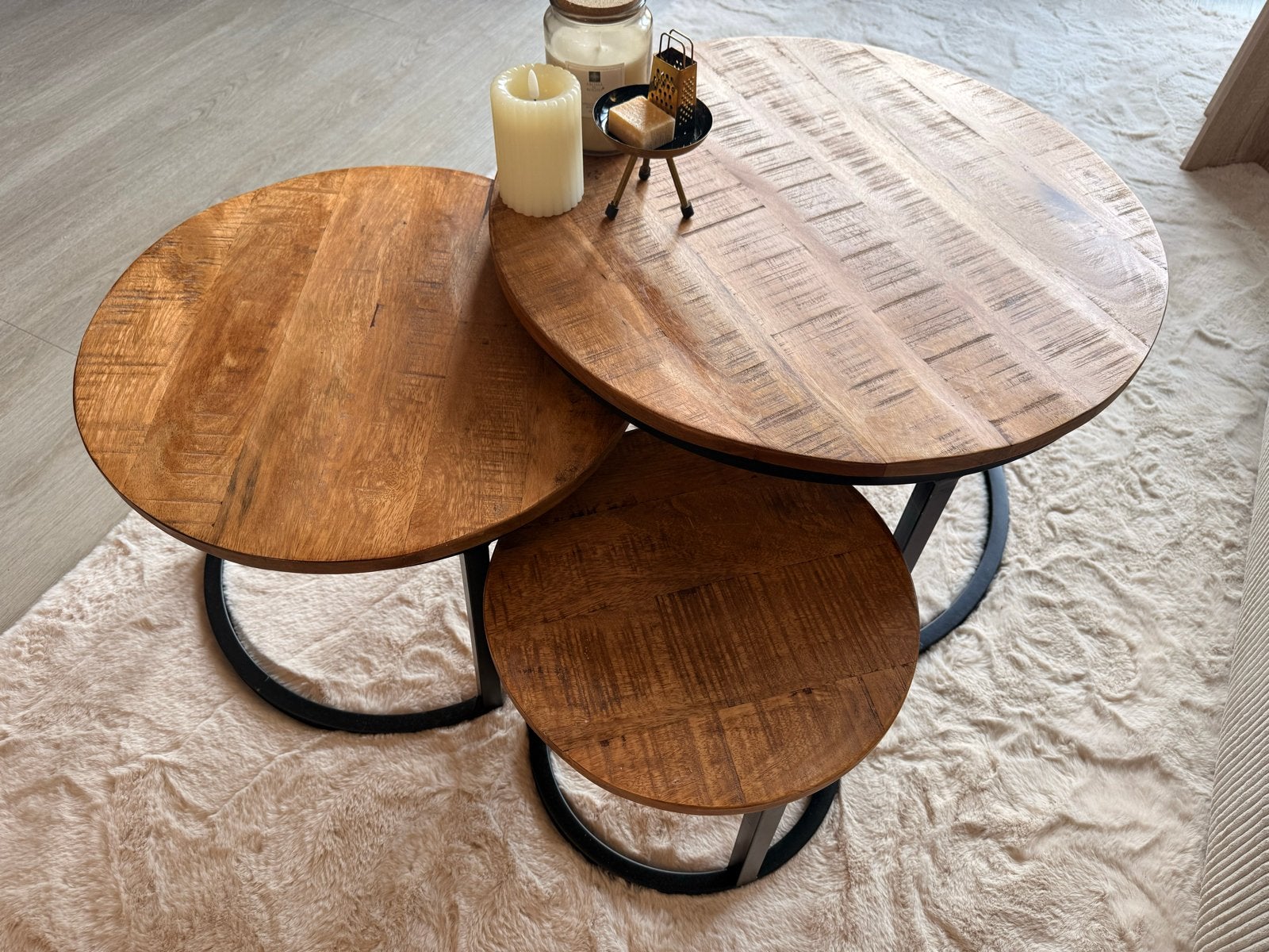 Set van 3 ronde salontafels mangohout, Huis en Inrichting, Rond, Zo goed als nieuw, 5 – 50, Overige houtsoorten