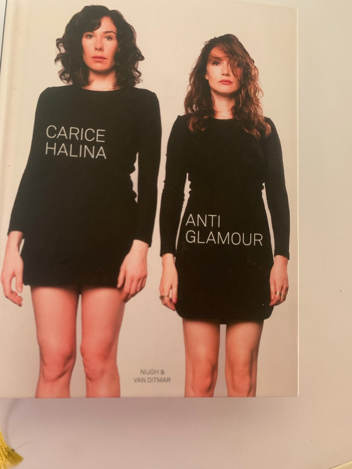 Carice Halina Anti Glamour - Boek, Ophalen of Verzenden, Zo goed als nieuw, Nederland