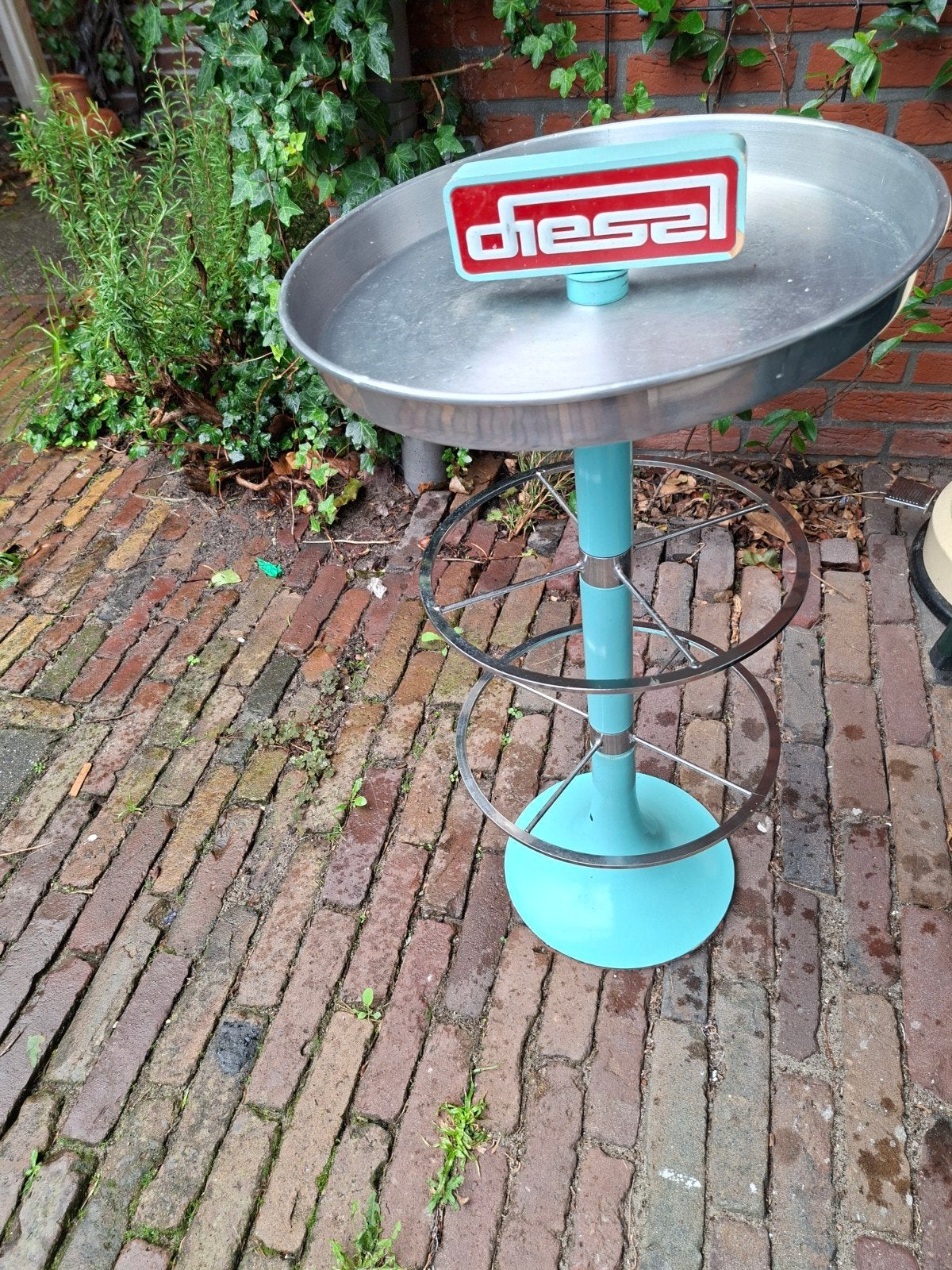 Uniek bijzettafeltje van Diesel sieradendisplay, Gebruikt, Metaal of Aluminium, Rond, Ophalen of Verzenden
