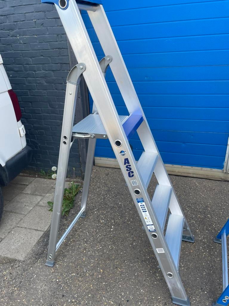 Proffesionele 1x4 trap nieuw, Ophalen, Zo goed als nieuw