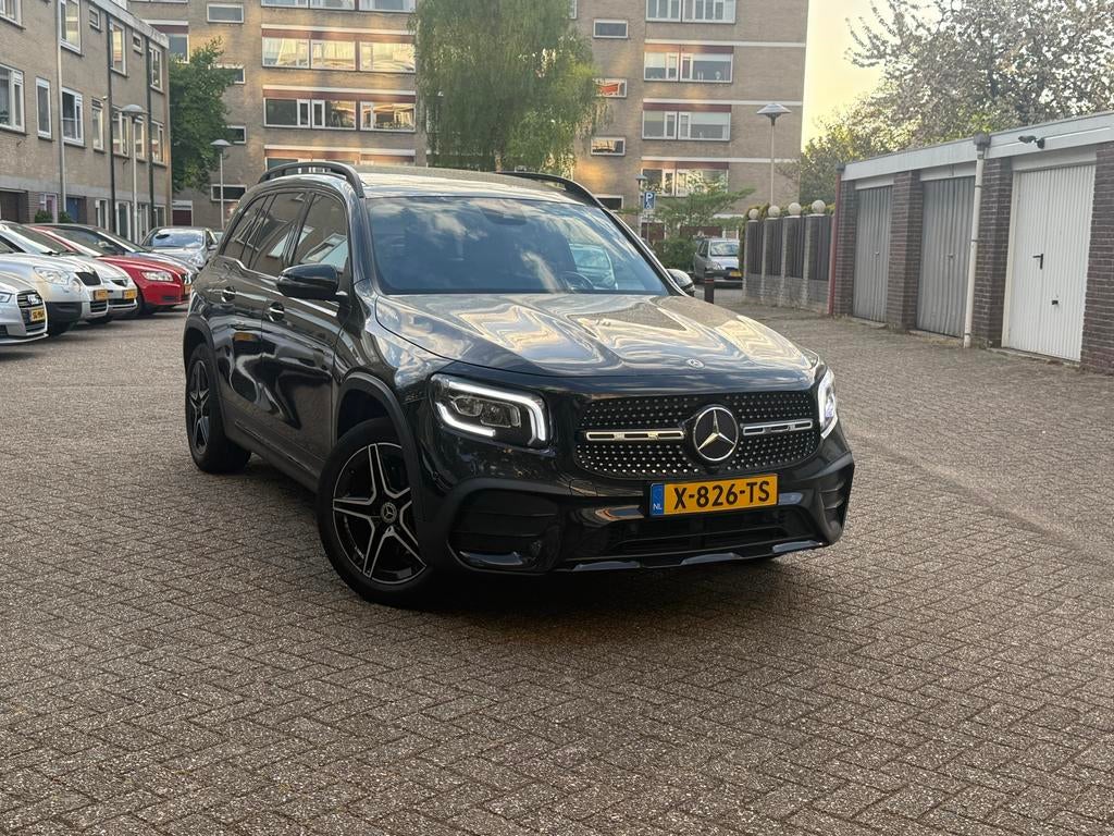 Mercedes GLB 200 AMG Line Night Pakket Panodak |1e eigenaar, Auto's, Mercedes-Benz, 1800 kg, 4 cilinders, SUV of Terreinwagen