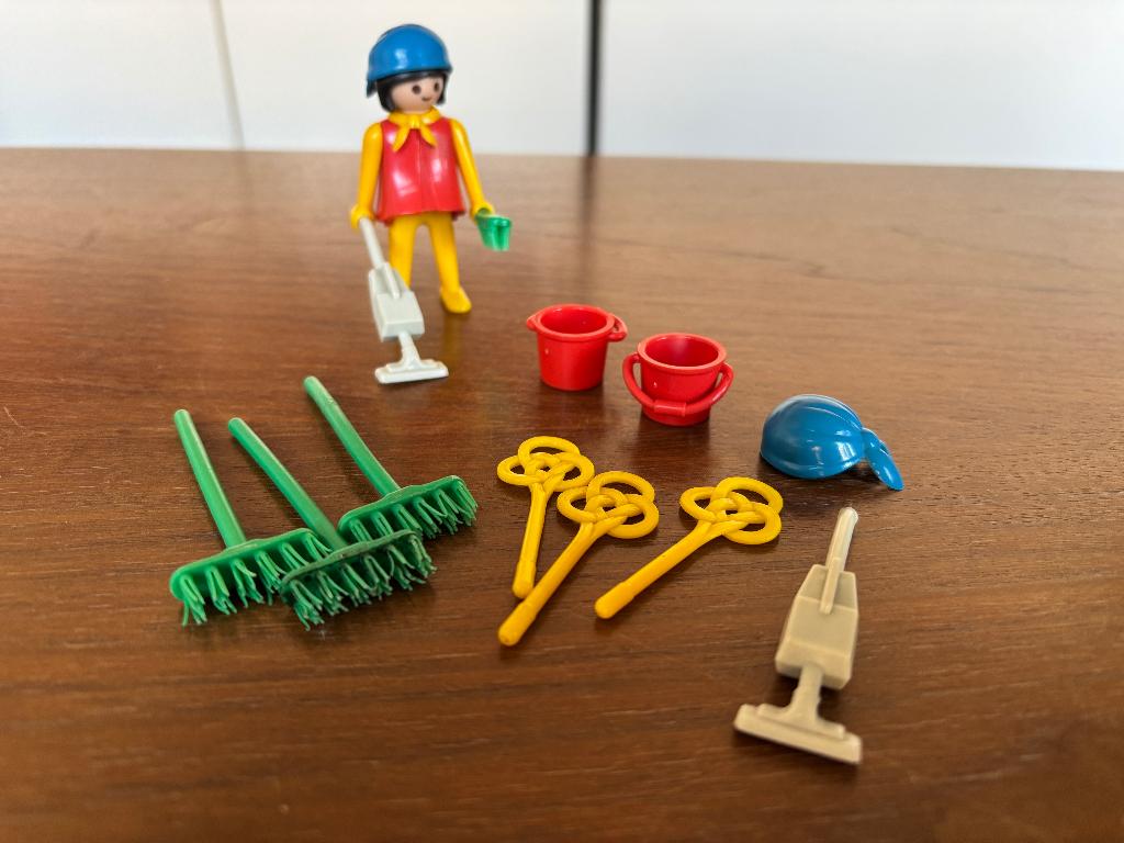 Vintage Playmobil vrouw met stofzuiger (1976), Ophalen of Verzenden, Gebruikt