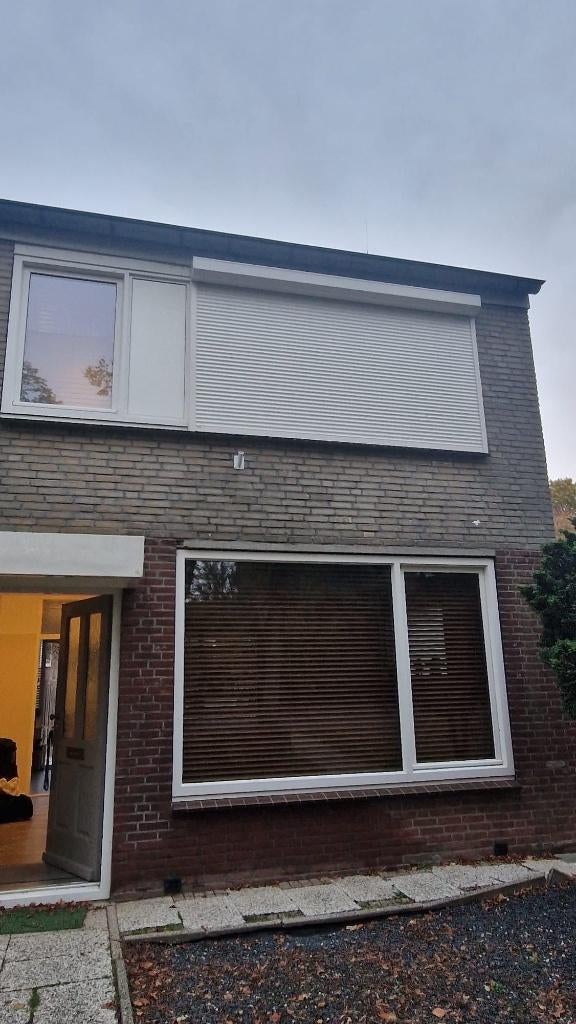 Electrische rolluiken, Doe-het-zelf en Verbouw, Rolluiken, Zo goed als nieuw, 150 tot 200 cm, 200 cm of meer, Wit, Elektrische bediening
