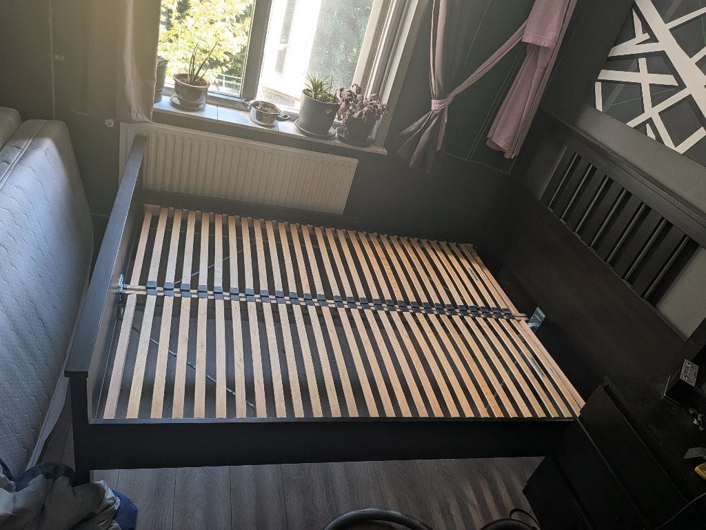 Ikea Hemnes bed 140x200 - Zwartbruin + matrassen, Ophalen, Bruin, Tweepersoons, 140 cm