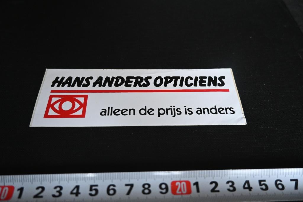 sticker Hans Anders Opticiens alleen de prijs is anders, Verzamelen, Stickers, Zo goed als nieuw, Ophalen