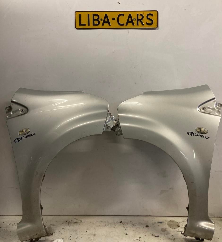 Toyota aygo spatbord zilver 1E7 rechts links €50 per stuk, Links, Ophalen of Verzenden, Spatbord, C1