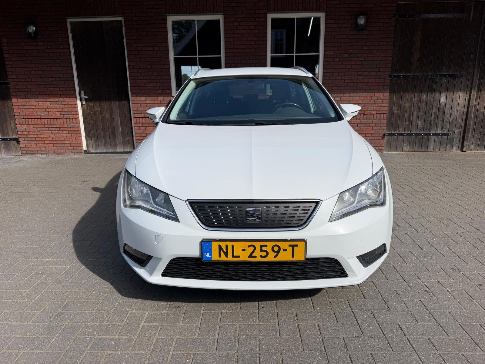 Seat Leon ST 1.0 EcoTSI Style Connect | Navi| PDC| Carplay|, Voorwielaandrijving, Stof, Gebruikt, Verwarmde buitenspiegels