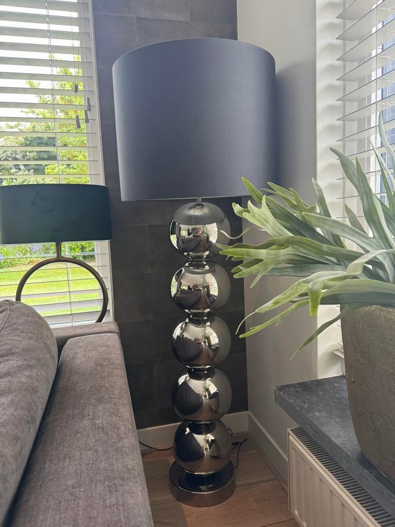 Stout Vloerlamp Milano Glans Nikkel met Zwarte Kap, Huis en Inrichting, Ophalen, Zo goed als nieuw, Metaal, 150 tot 200 cm