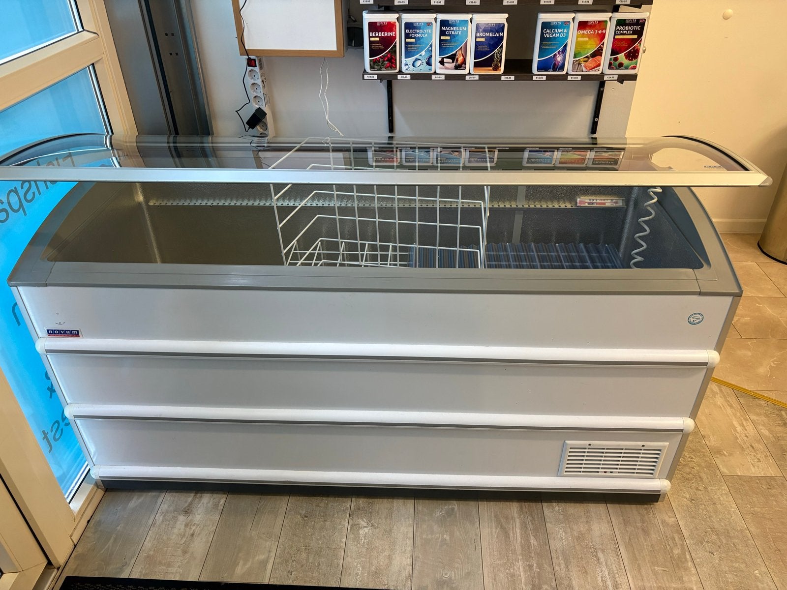 Winkel diepvries Novum - Ideaal voor uw zaak, Vrieskist, Gebruikt, Vrijstaand, 90 cm of meer