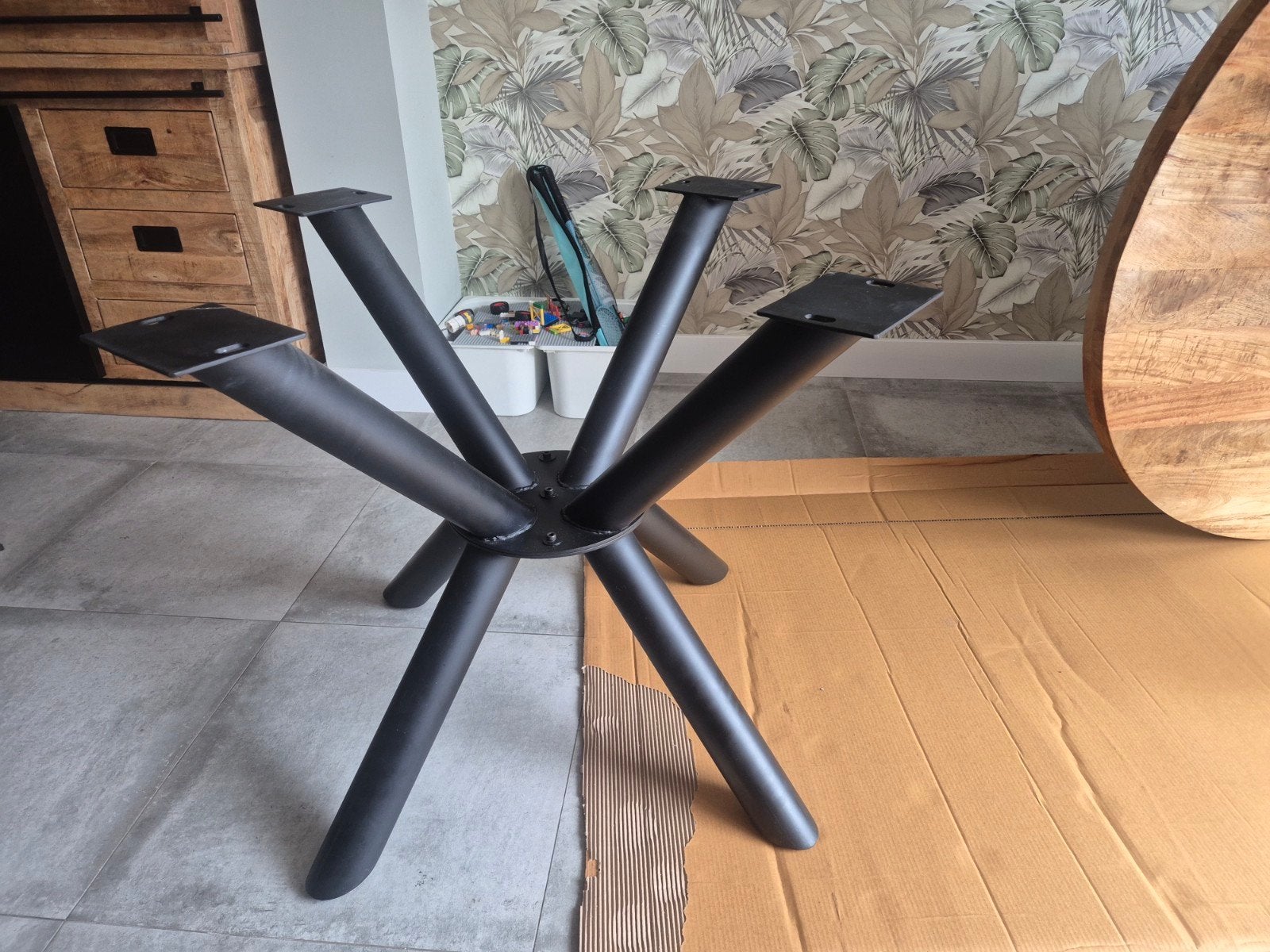 Zwarte metalen tafelpoot voor ronde tafel 130cm, 76cm hoog, Ophalen, Zo goed als nieuw, Tafelpoot